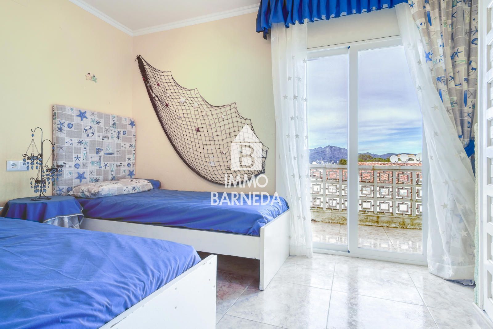 Maison chaleureuse avec terrain à Puig Rom avec piscine communautaire et garage privé