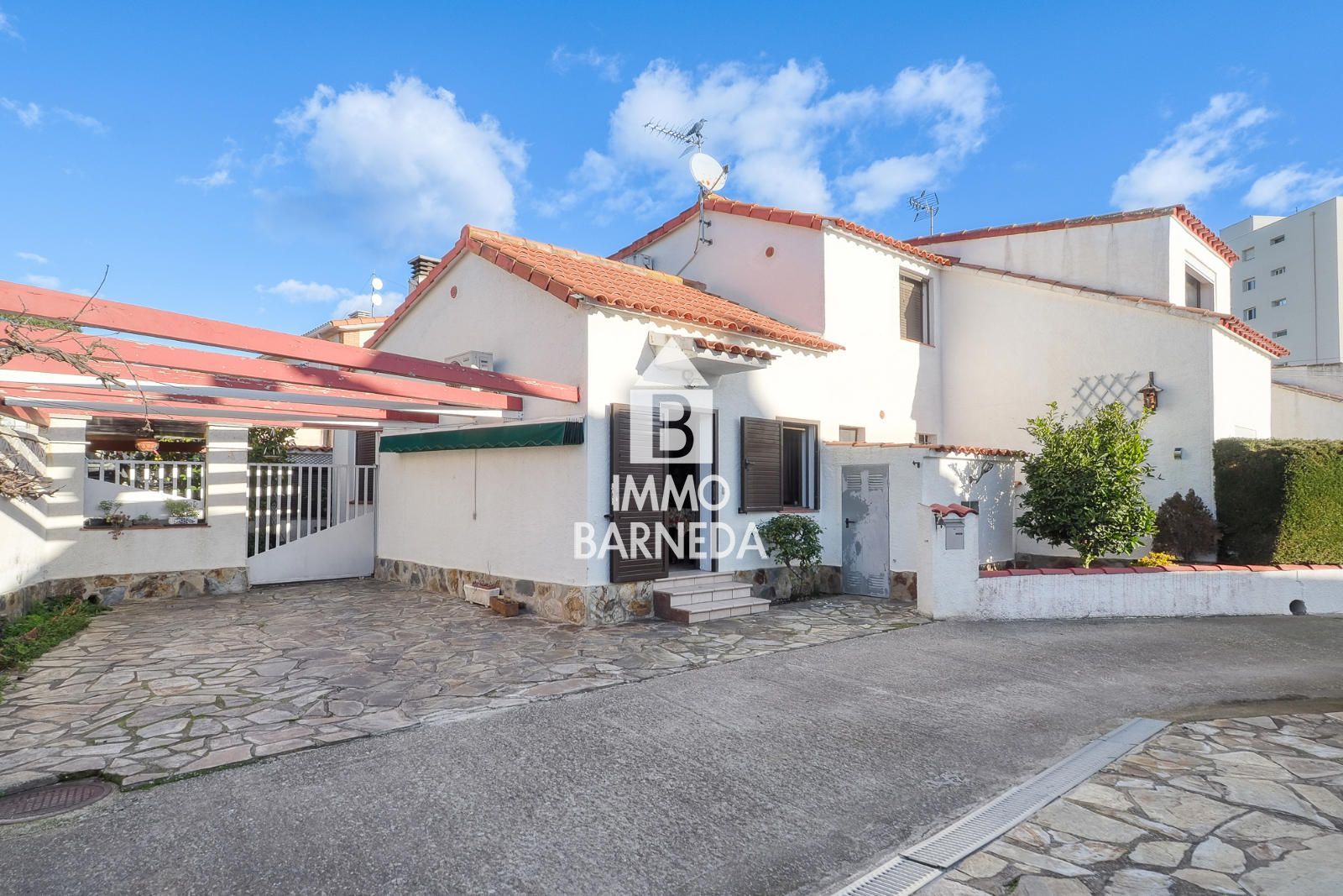 Charmante maison mitoyenne avec jardin à 900 m de la plage à Mas Matas