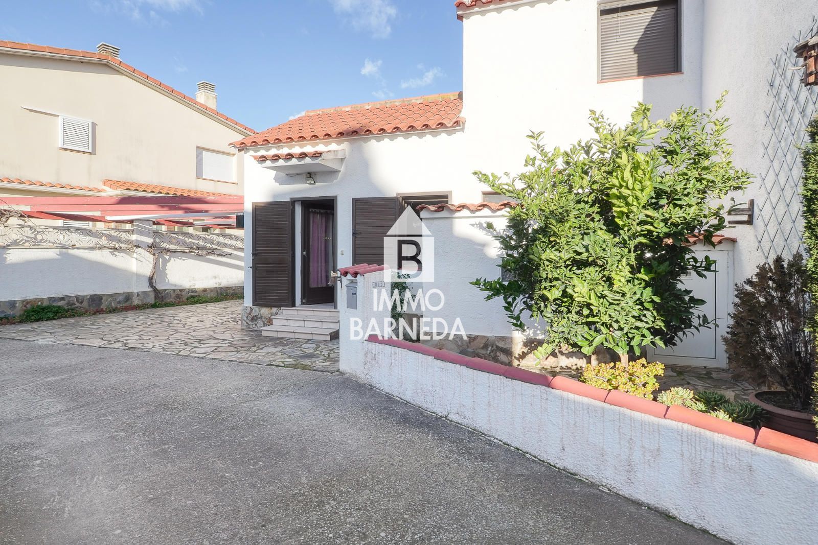 Charmante maison mitoyenne avec jardin à 900 m de la plage à Mas Matas