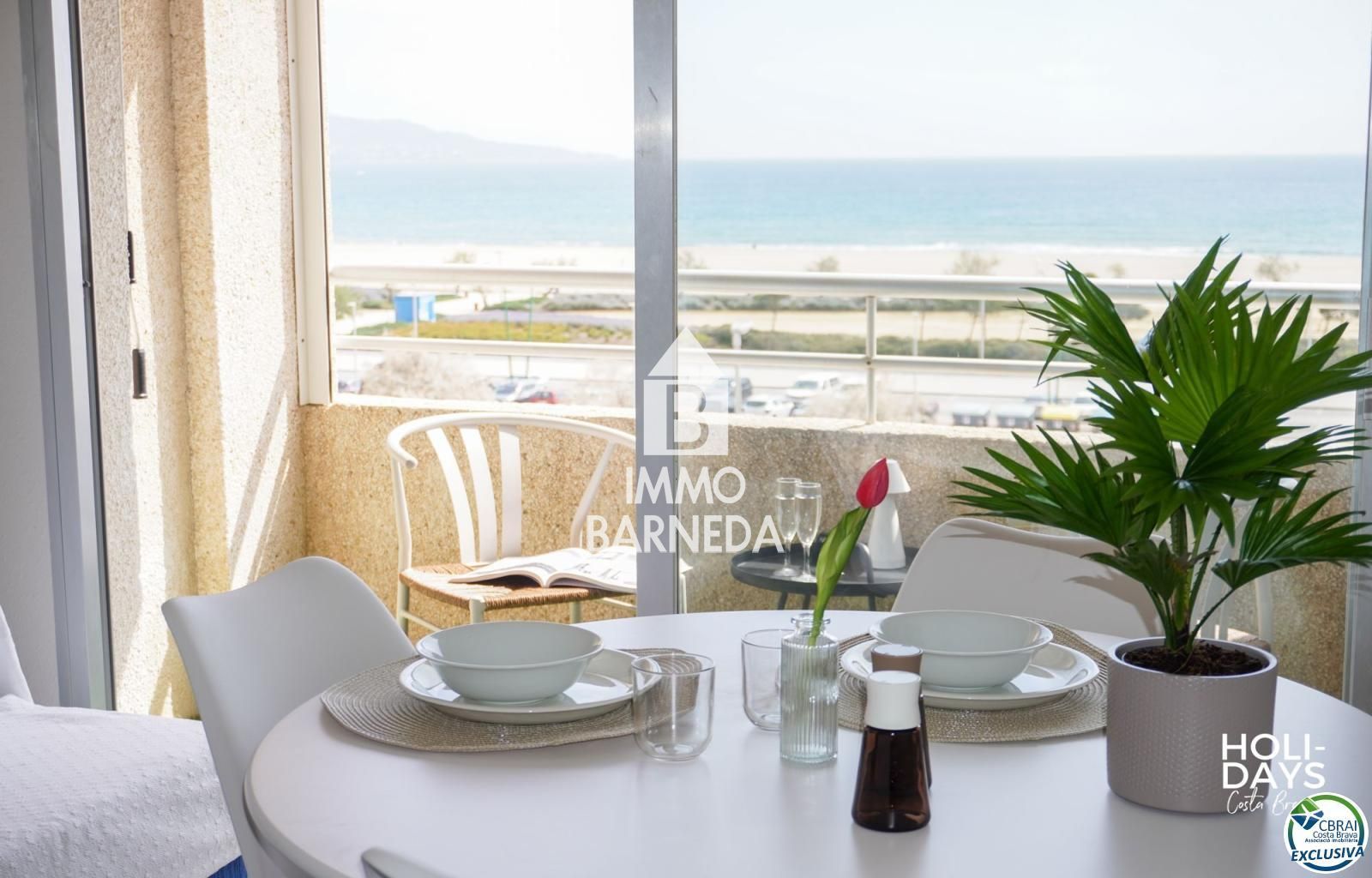 Encantador Estudio con Vistas al Mar y Terraza Privada