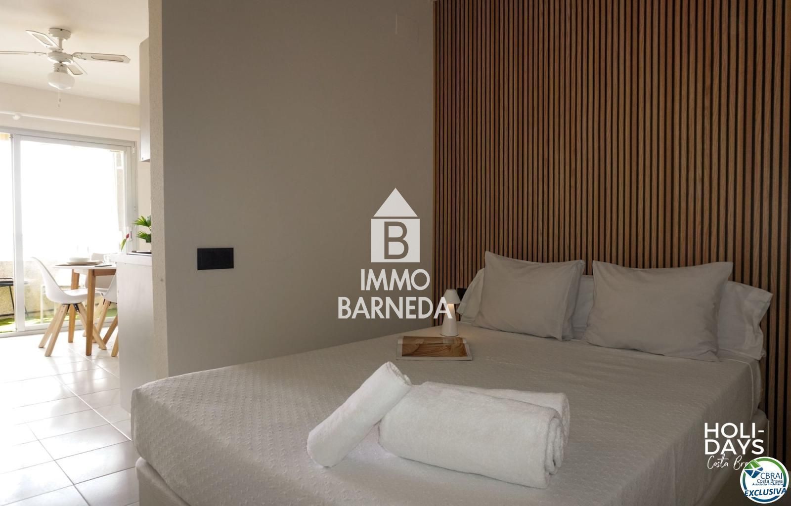 Encantador Estudio con Vistas al Mar y Terraza Privada