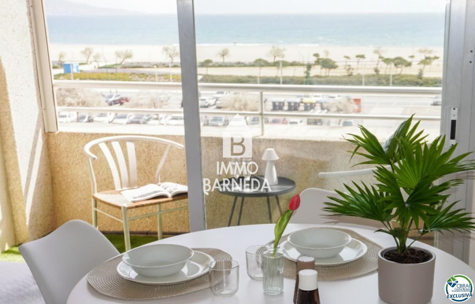 Encantador Estudio con Vistas al Mar y Terraza Privada