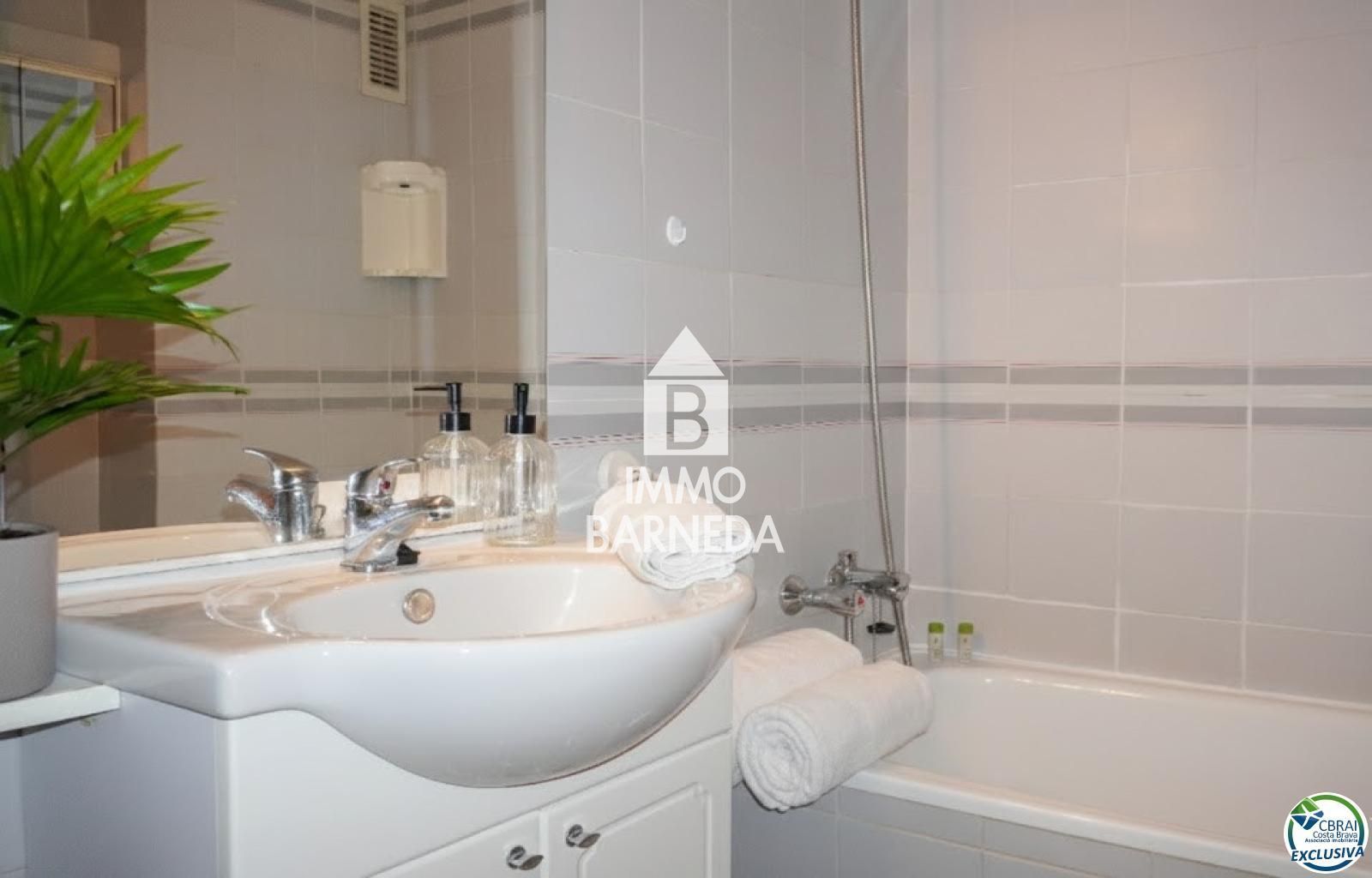 Encantador Estudio con Vistas al Mar y Terraza Privada