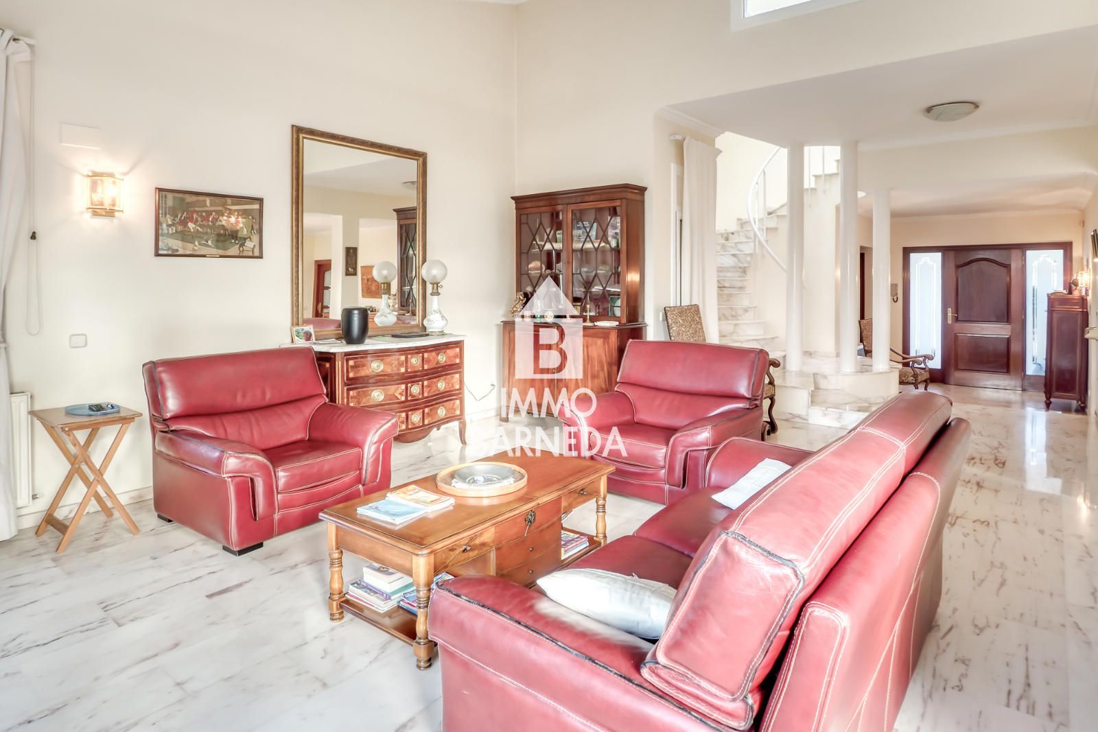 Maison spacieuse avec magnifique jardin dans un quartier résidentiel calme