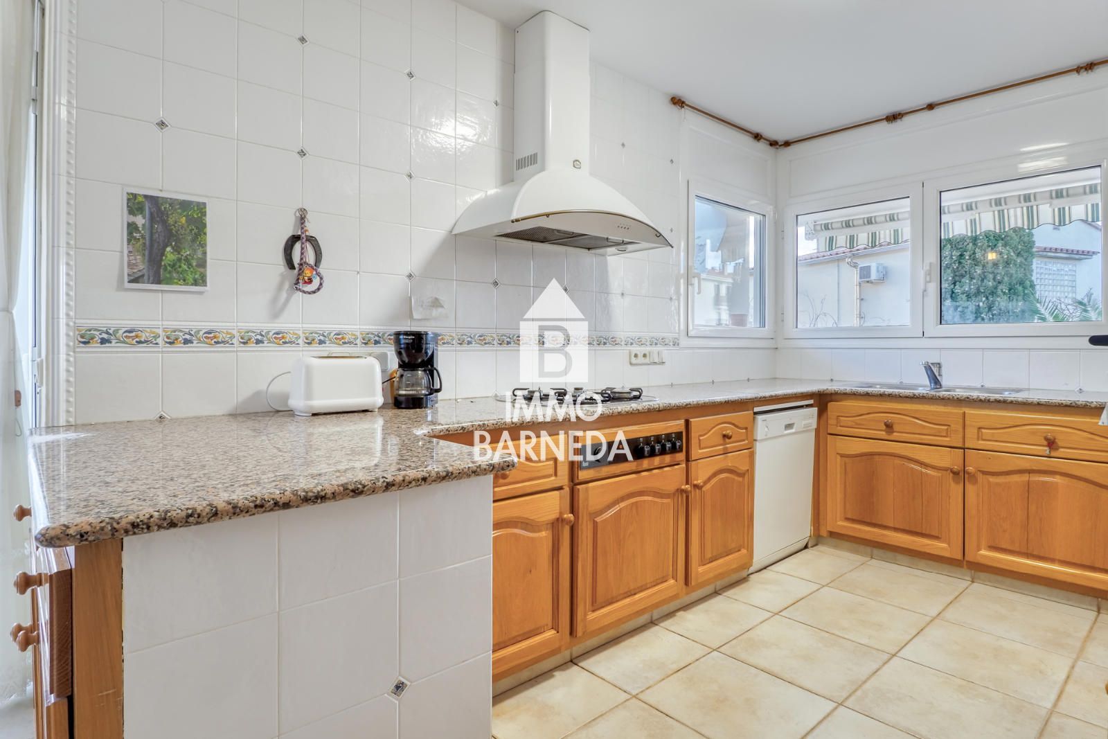 Maison spacieuse avec magnifique jardin dans un quartier résidentiel calme