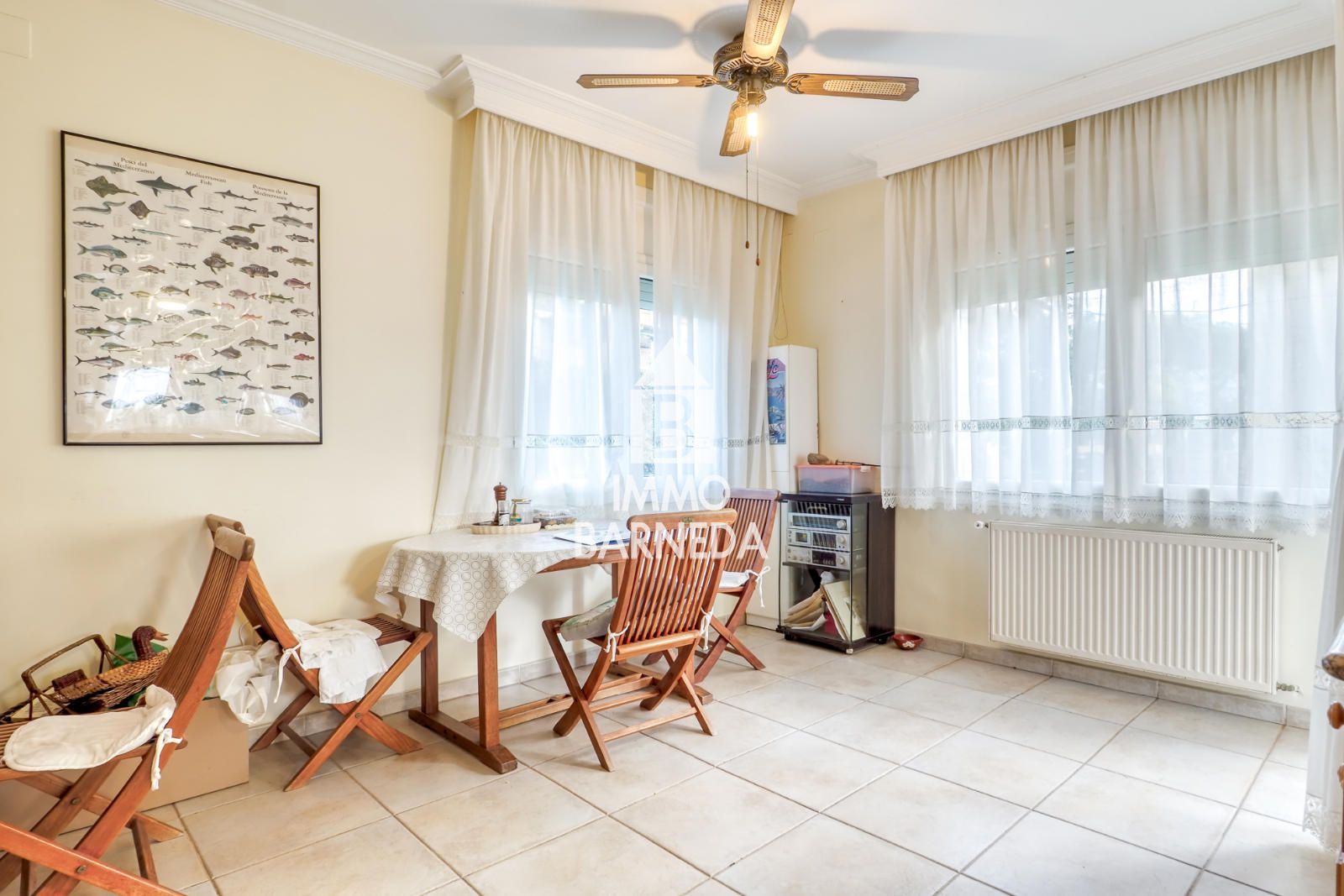 Maison spacieuse avec magnifique jardin dans un quartier résidentiel calme