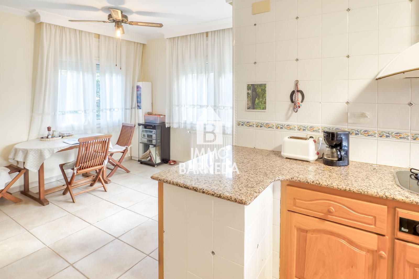 Maison spacieuse avec magnifique jardin dans un quartier résidentiel calme