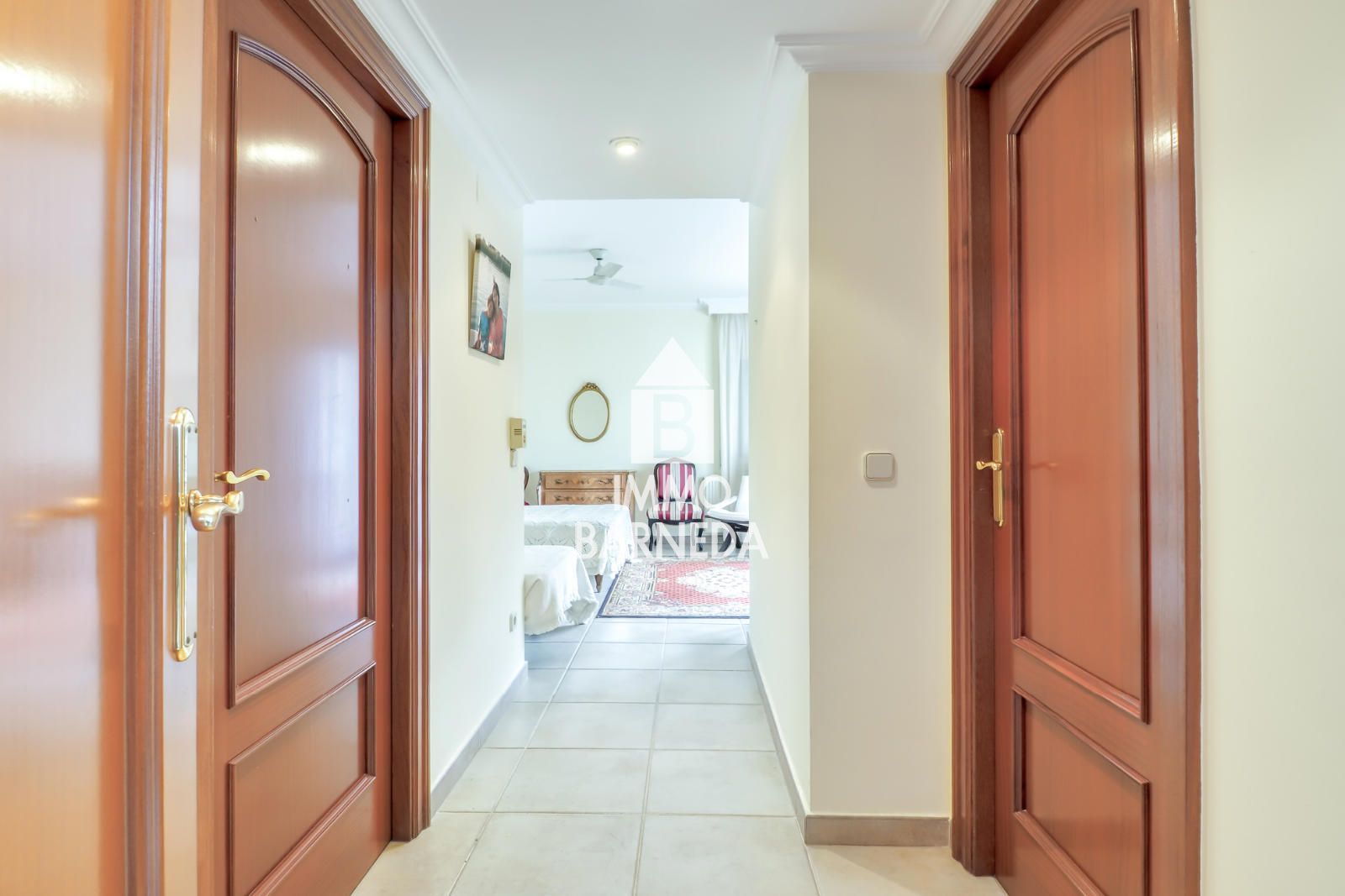 Maison spacieuse avec magnifique jardin dans un quartier résidentiel calme