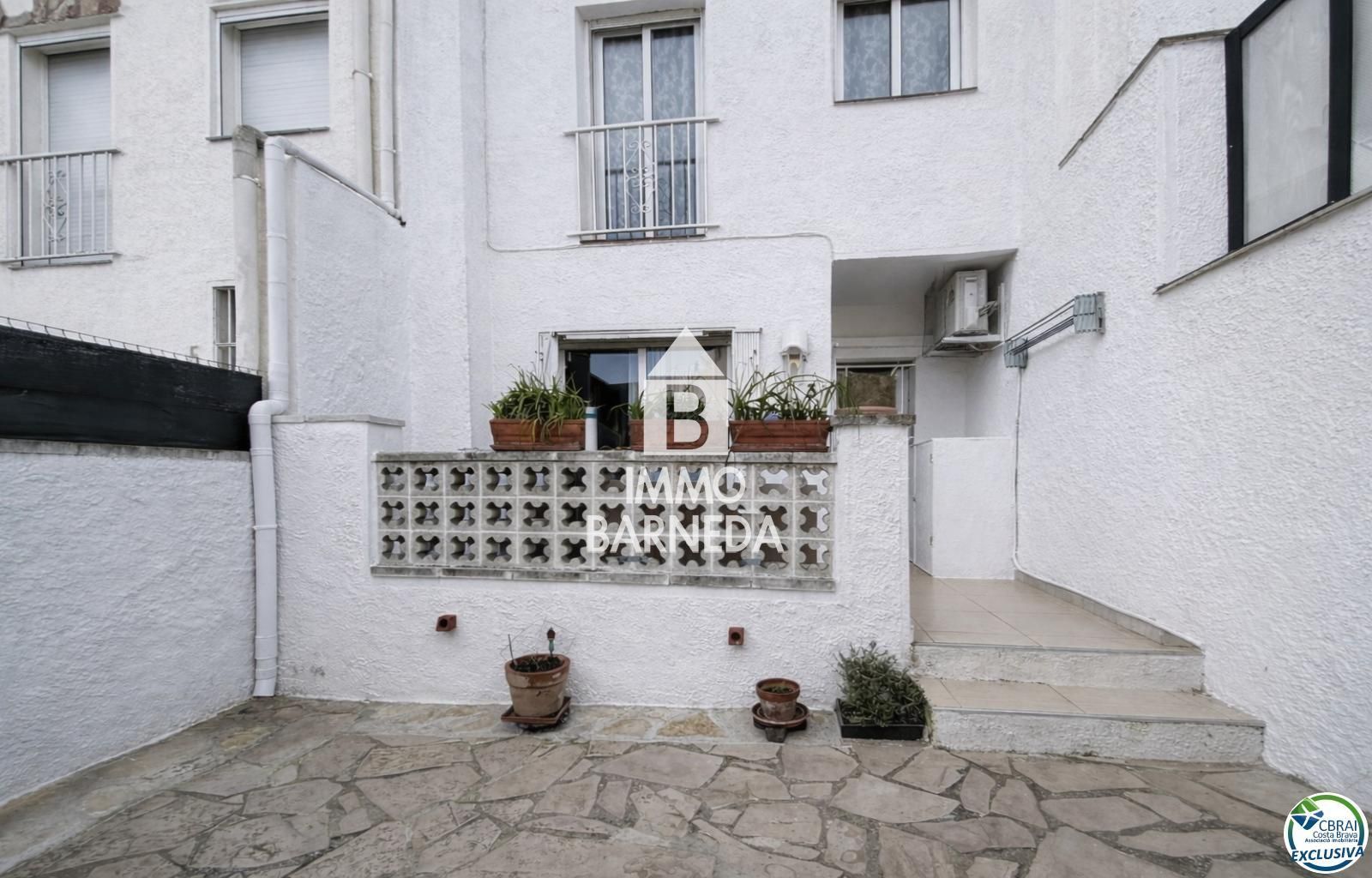 Charming house with community pool in a quiet area of Empuriabrava.