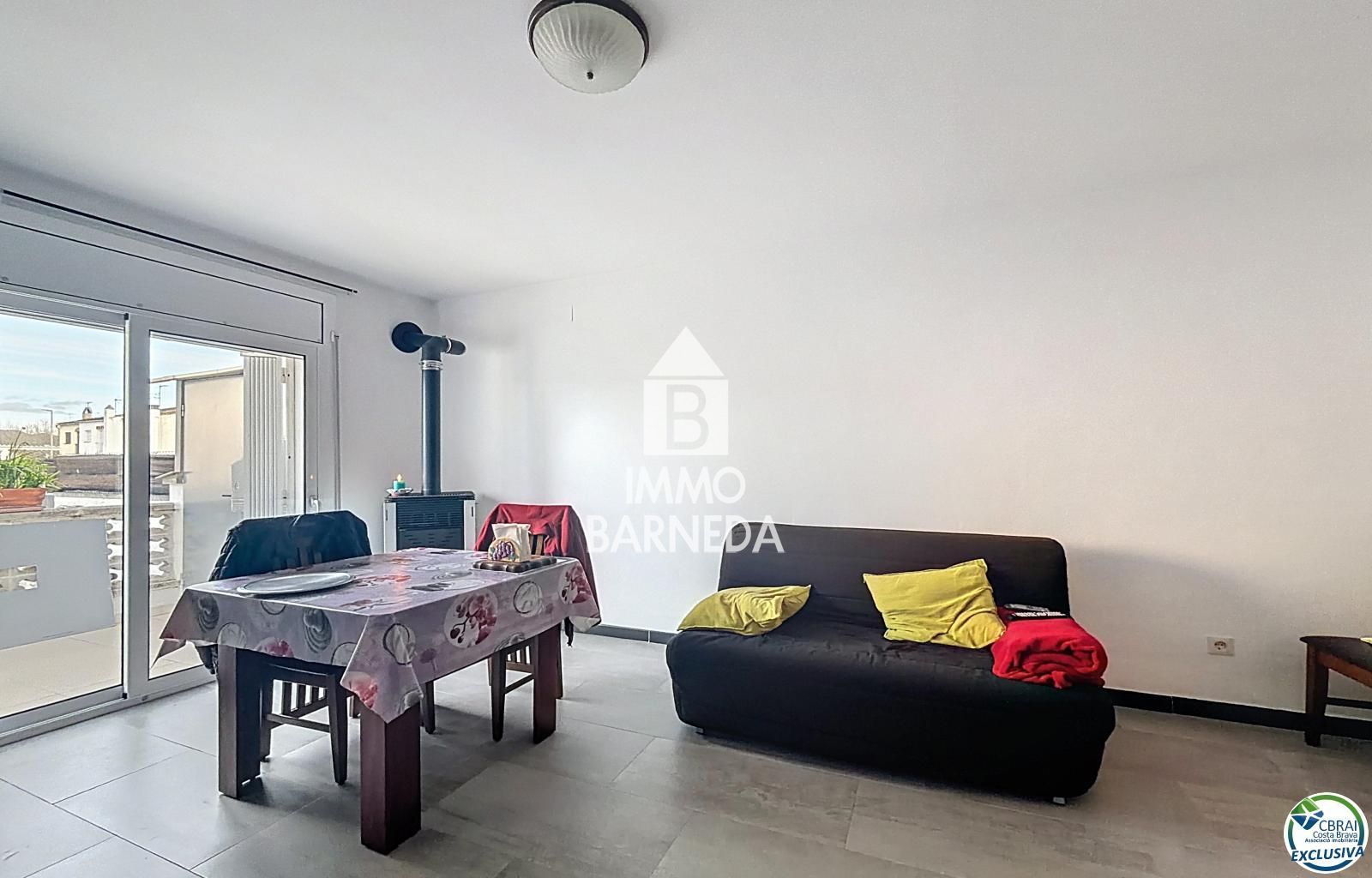 Charming house with community pool in a quiet area of Empuriabrava.