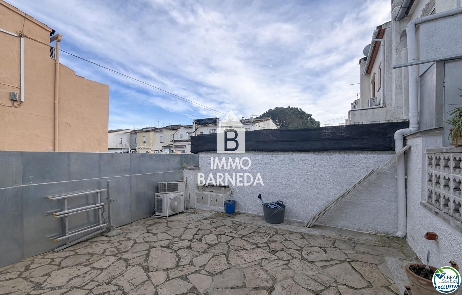 Charming house with community pool in a quiet area of Empuriabrava.