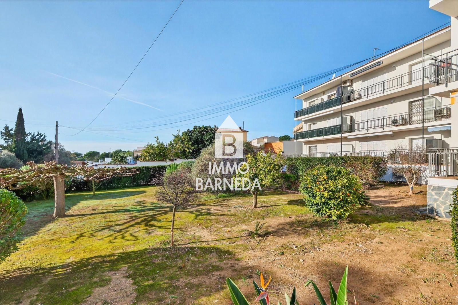 LES GARRIGUES Charmant appartement rénové avec jardins et parking communautaire