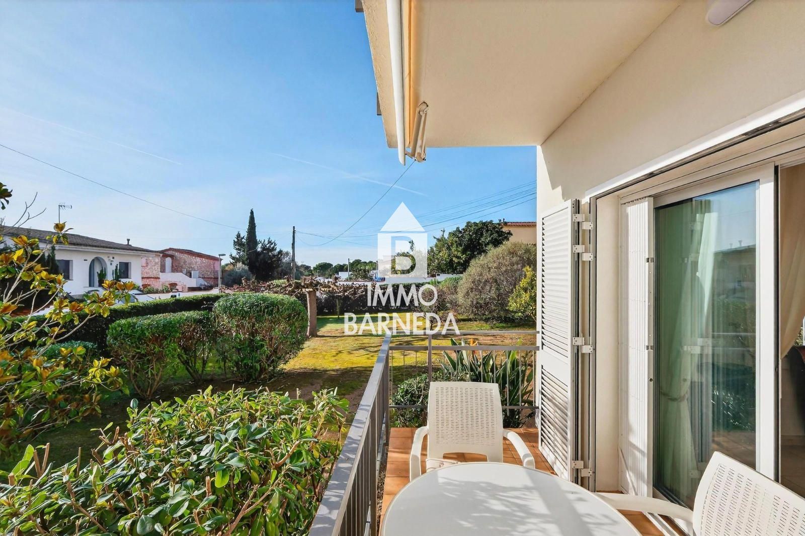 LES GARRIGUES Charmant appartement rénové avec jardins et parking communautaire