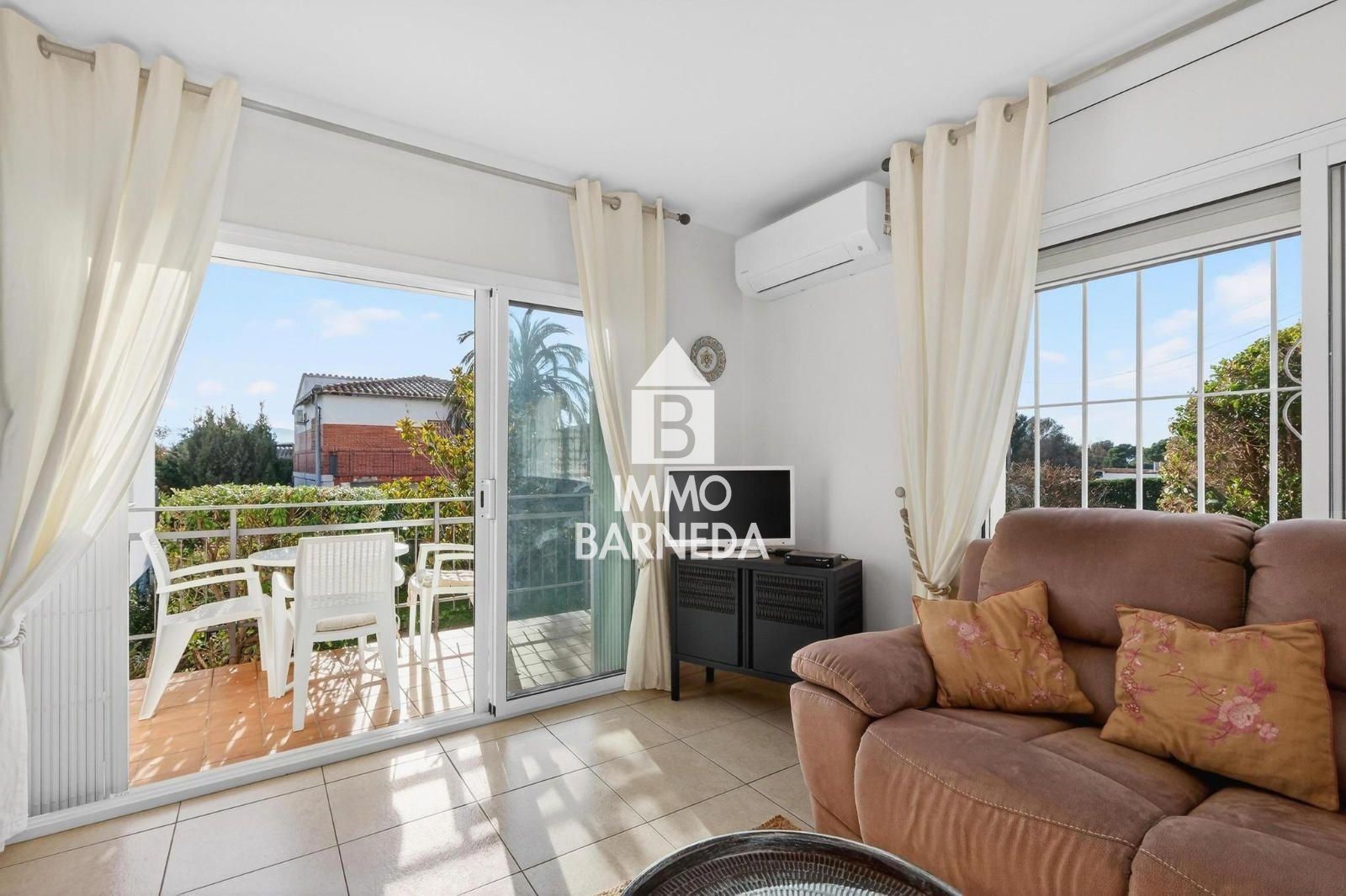 LES GARRIGUES Charmant appartement rénové avec jardins et parking communautaire