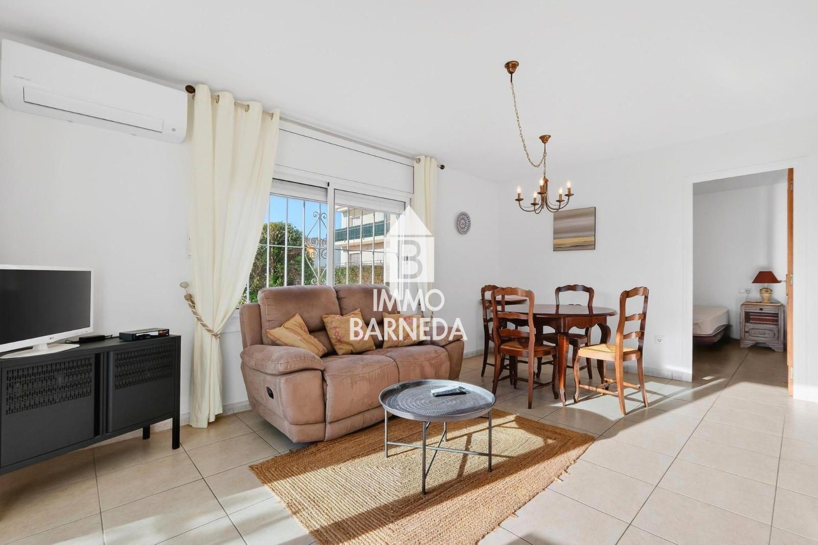 LES GARRIGUES Charmant appartement rénové avec jardins et parking communautaire