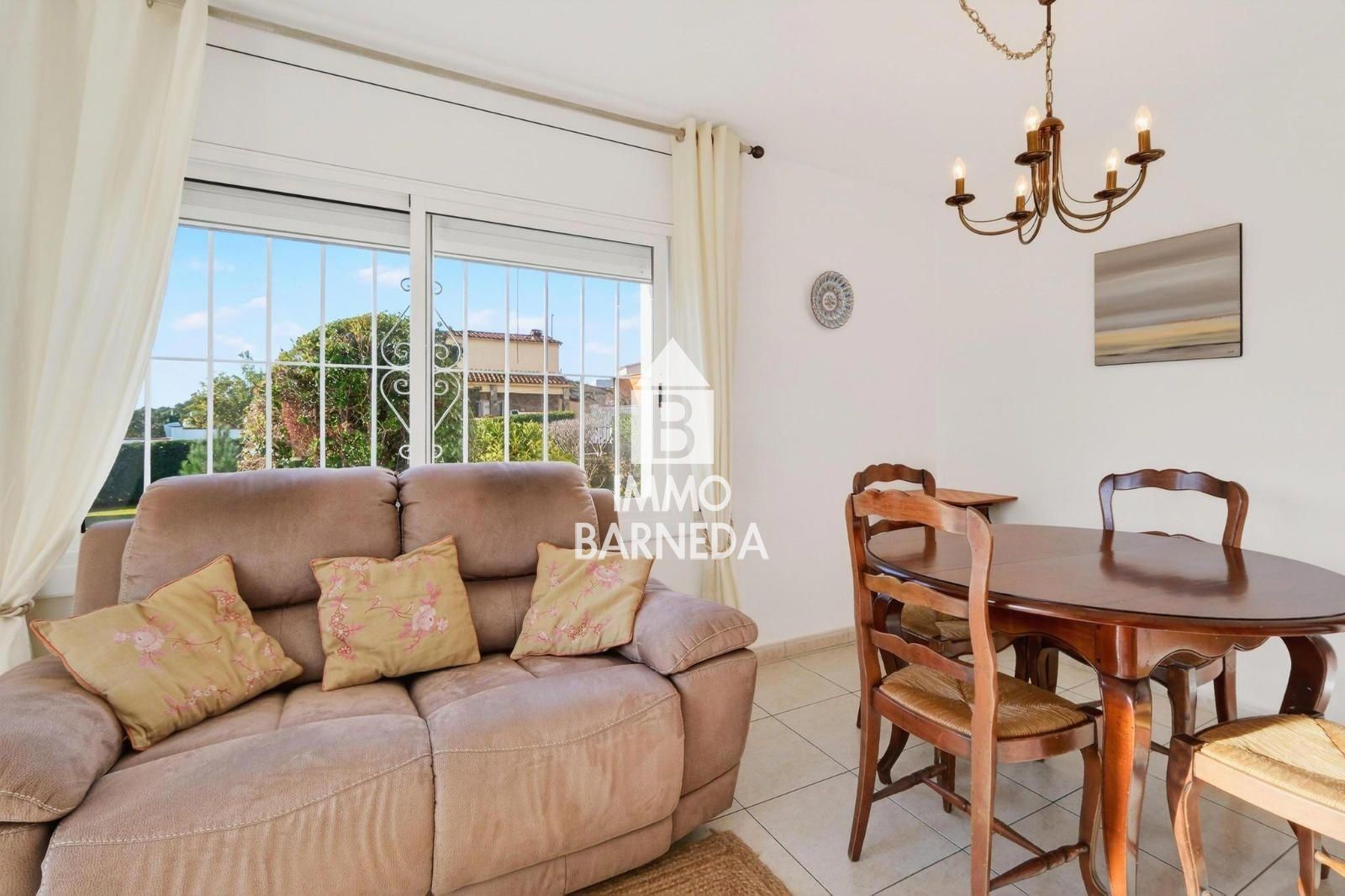 LES GARRIGUES Charmant appartement rénové avec jardins et parking communautaire