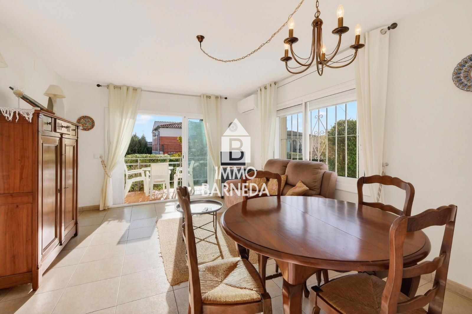 LES GARRIGUES Charmant appartement rénové avec jardins et parking communautaire