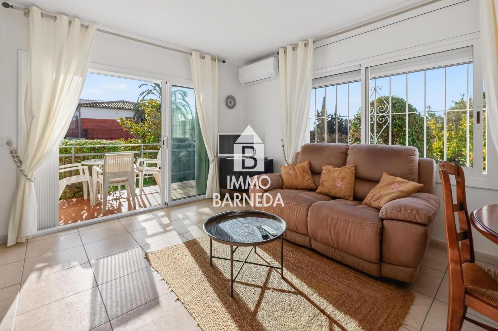 LES GARRIGUES Charmant appartement rénové avec jardins et parking communautaire