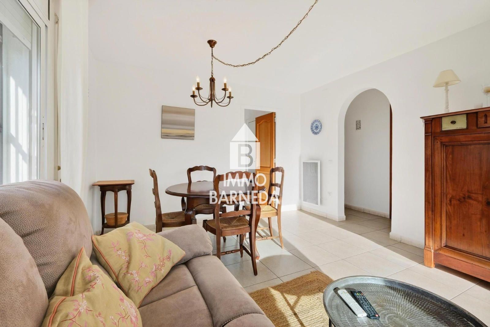 LES GARRIGUES Charmant appartement rénové avec jardins et parking communautaire