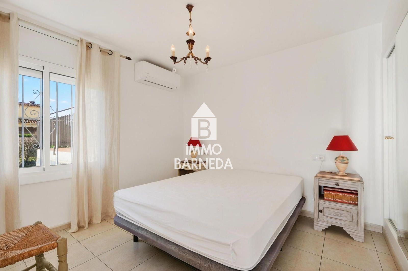 LES GARRIGUES Charmant appartement rénové avec jardins et parking communautaire