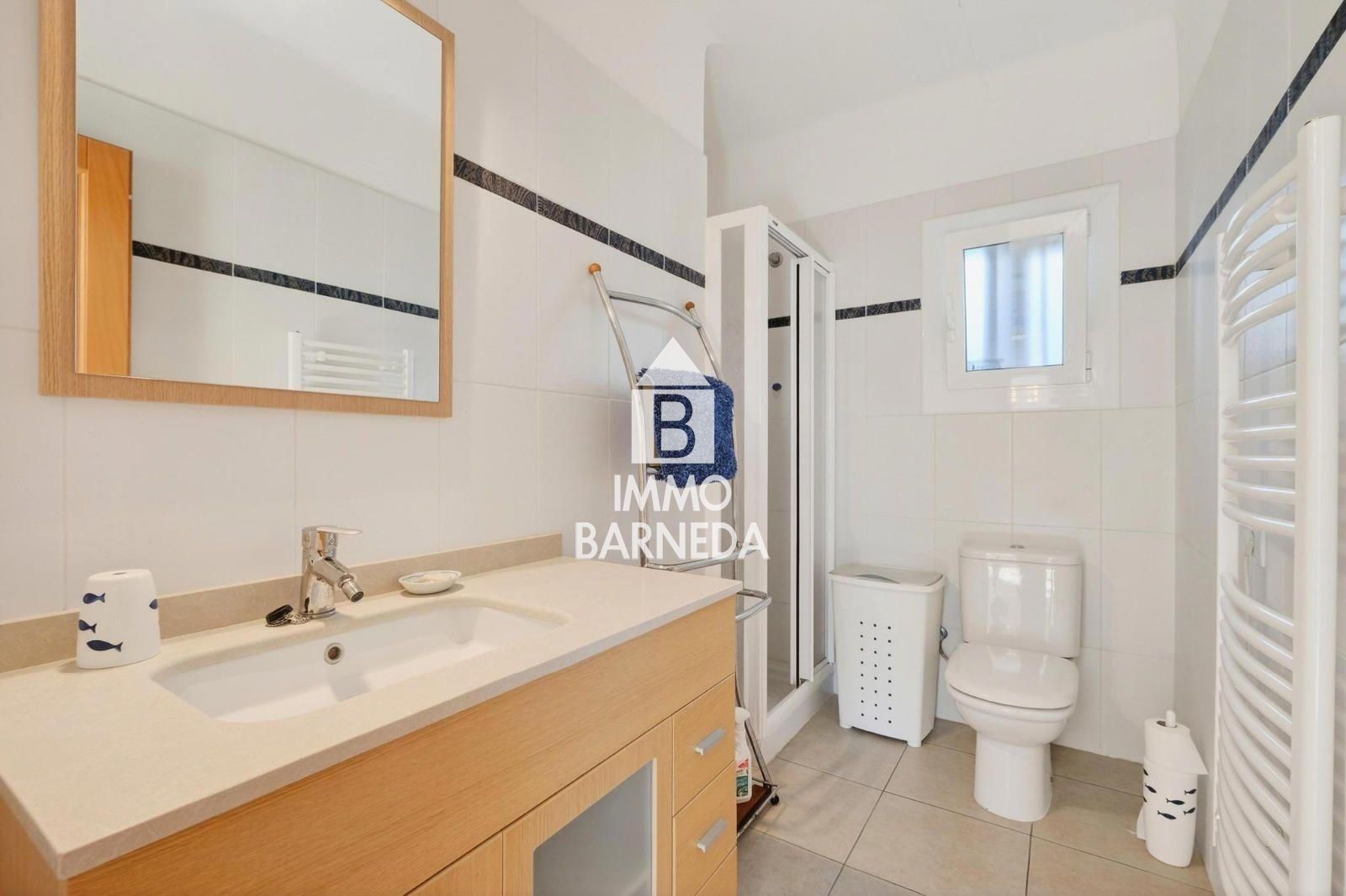 LES GARRIGUES Charmant appartement rénové avec jardins et parking communautaire