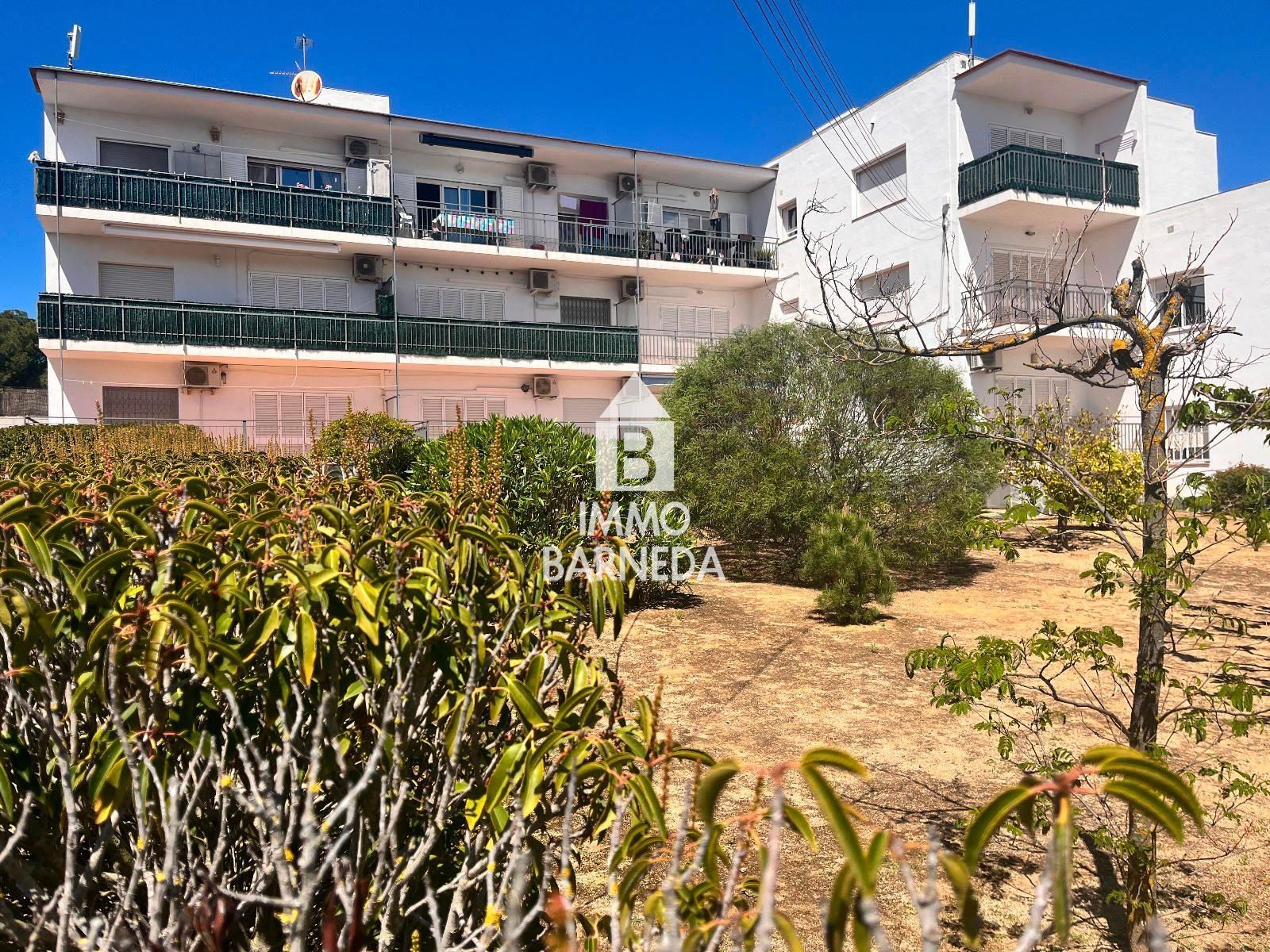 LES GARRIGUES Charmant appartement rénové avec jardins et parking communautaire