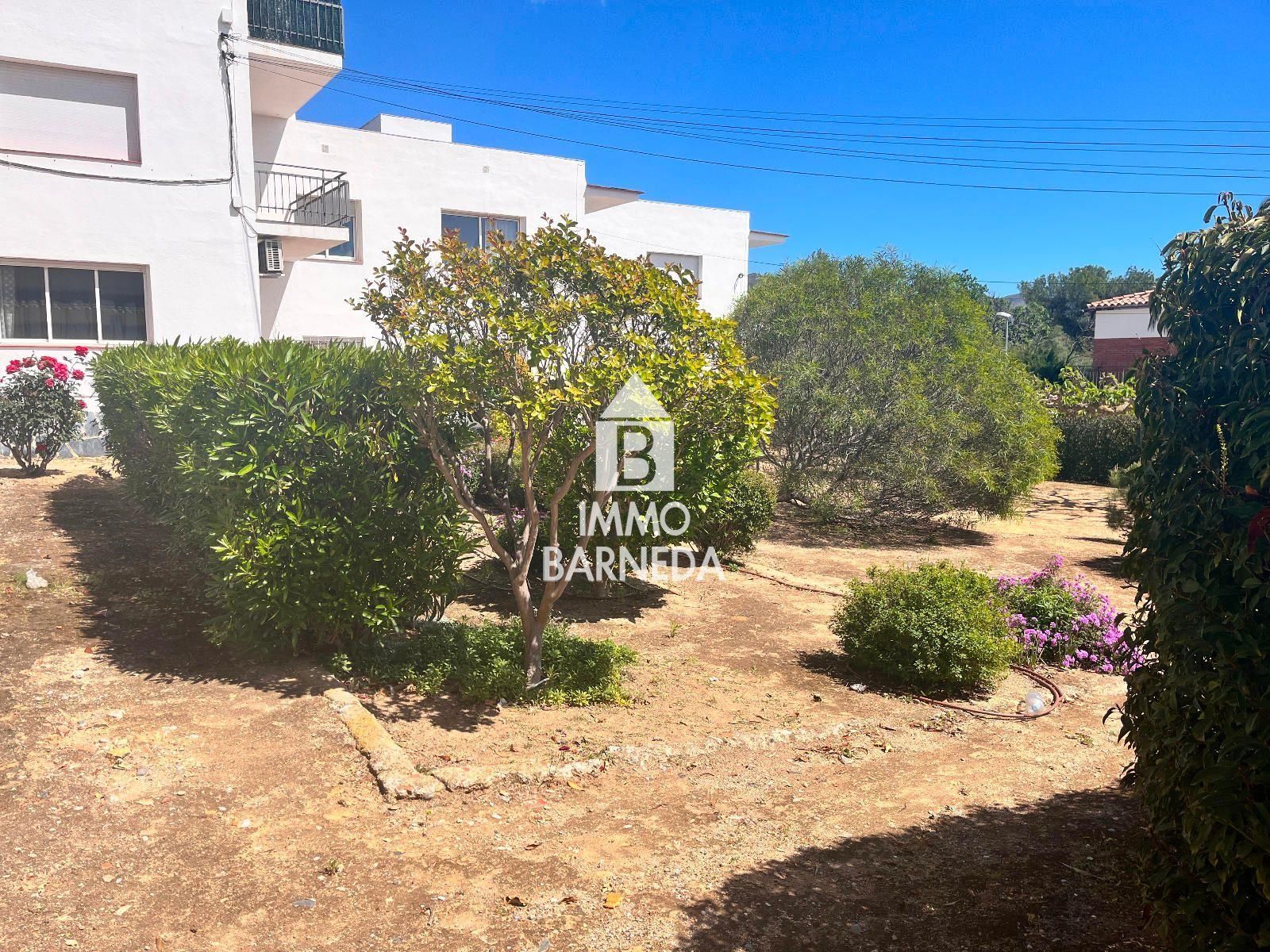 LES GARRIGUES Charmant appartement rénové avec jardins et parking communautaire