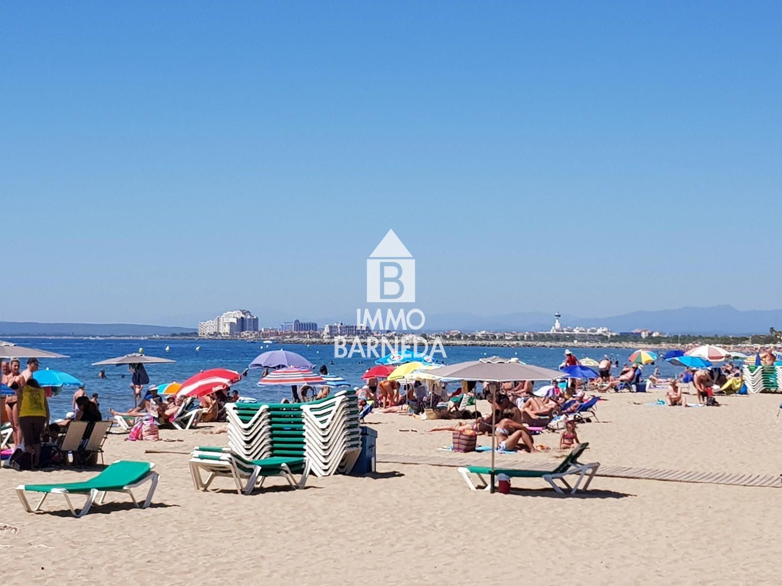 LES GARRIGUES Charmant appartement rénové avec jardins et parking communautaire