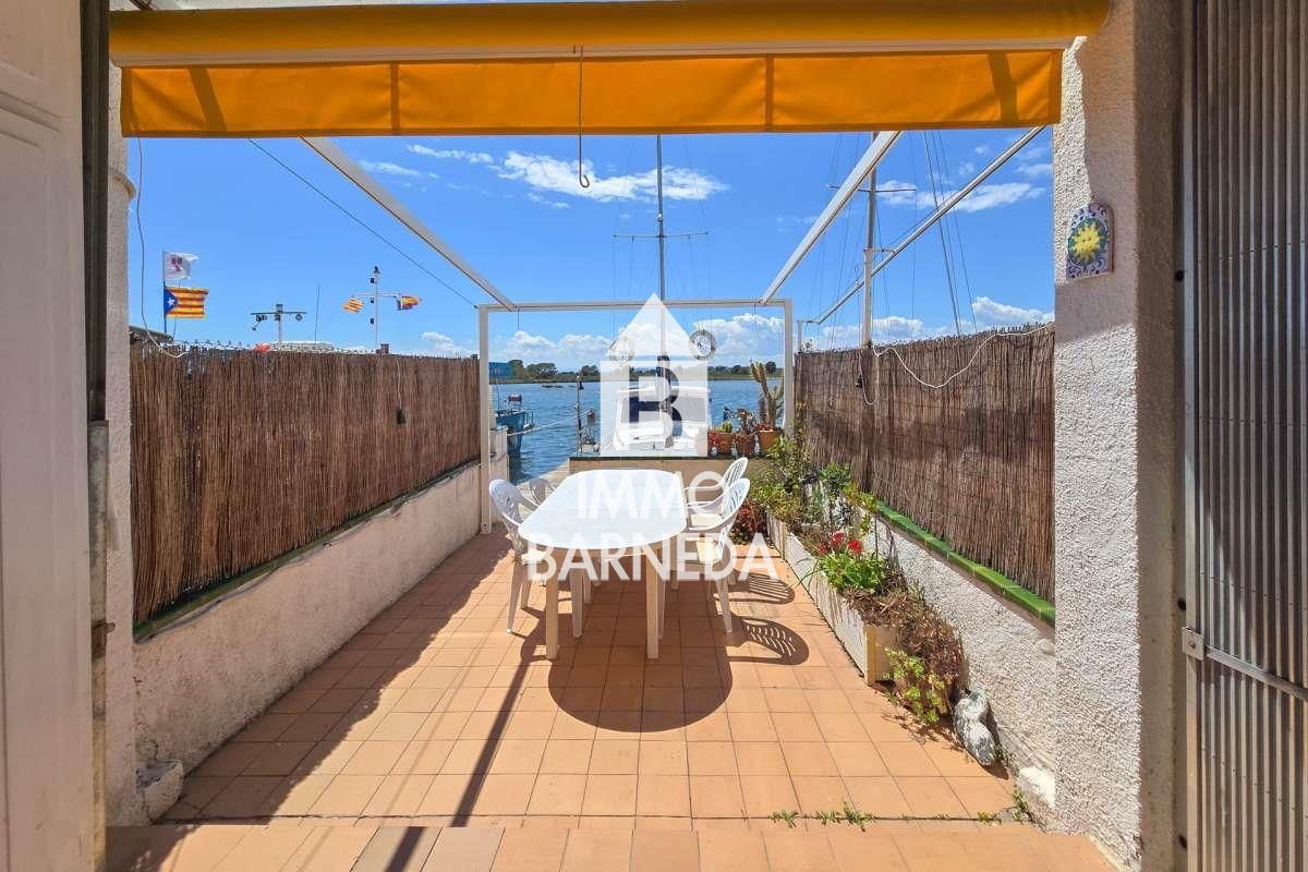 Exclusive house with a 10x4 m mooring and views of the natural park, canal, and sea in Roses