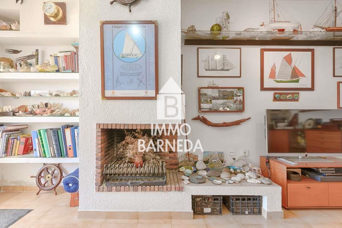 Exclusive house with a 10x4 m mooring and views of the natural park, canal, and sea in Roses