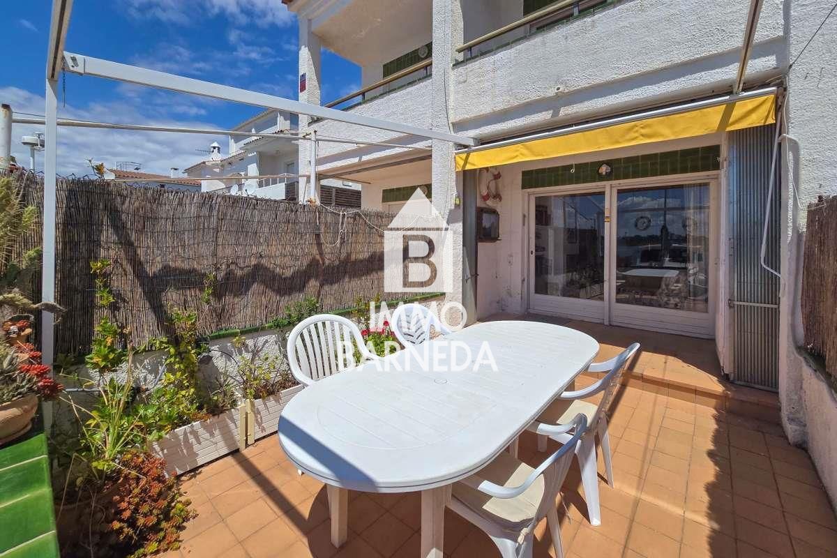 Exclusive house with a 10x4 m mooring and views of the natural park, canal, and sea in Roses