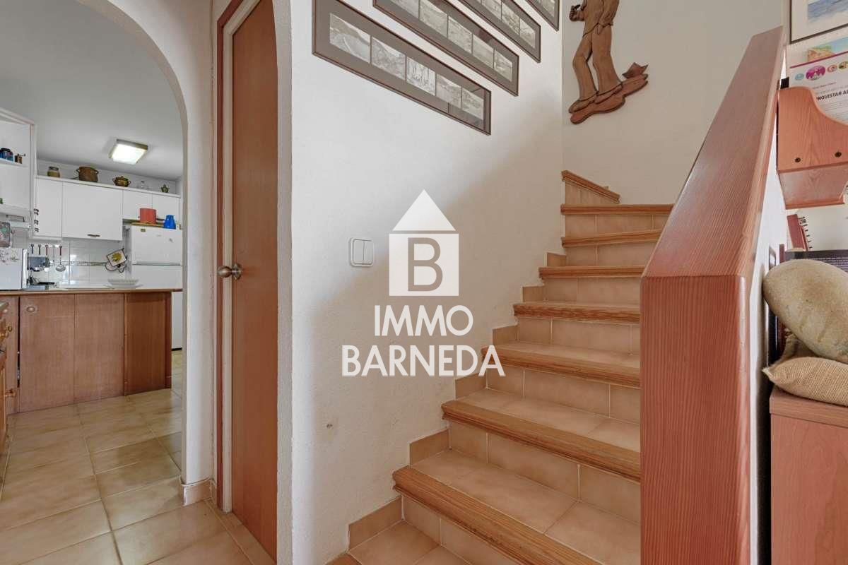 Exclusive house with a 10x4 m mooring and views of the natural park, canal, and sea in Roses