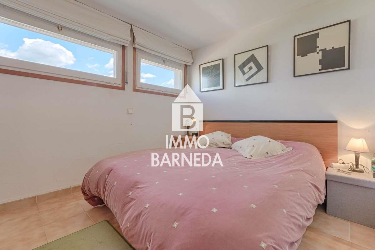 Exclusive house with a 10x4 m mooring and views of the natural park, canal, and sea in Roses