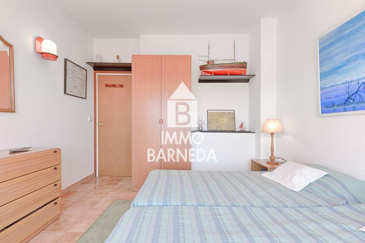 Exclusive house with a 10x4 m mooring and views of the natural park, canal, and sea in Roses