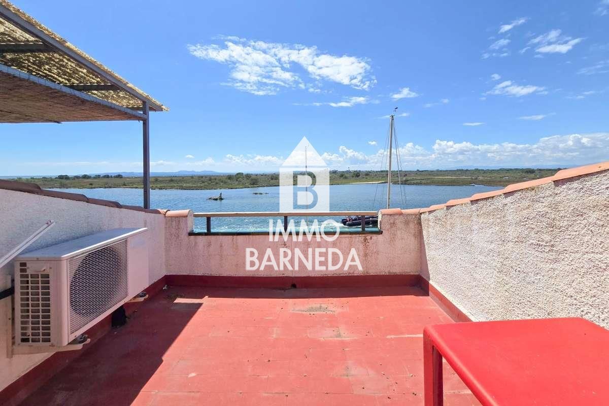 Exclusive house with a 10x4 m mooring and views of the natural park, canal, and sea in Roses