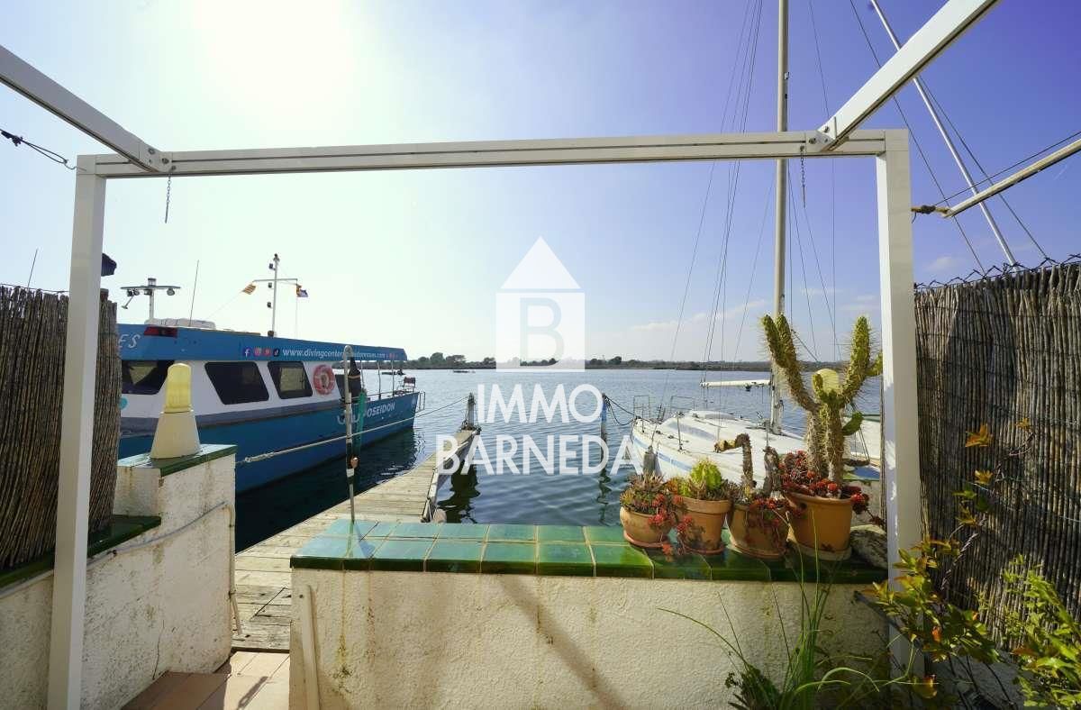 Exclusive house with a 10x4 m mooring and views of the natural park, canal, and sea in Roses