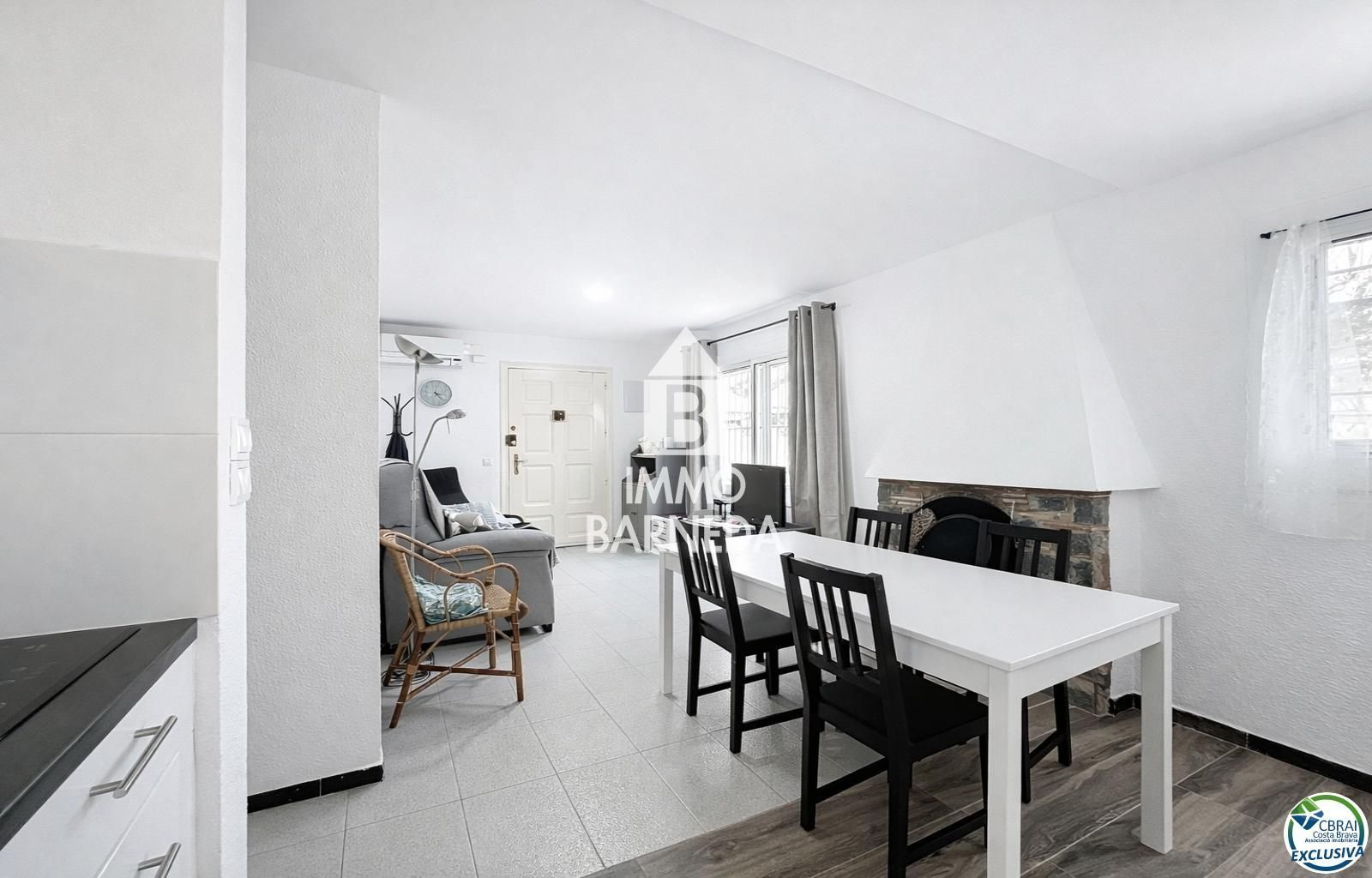 Detached Villa for sale in Empuriabrava, with 1,539 ft2, 4 rooms and 2 bathrooms and Garage.