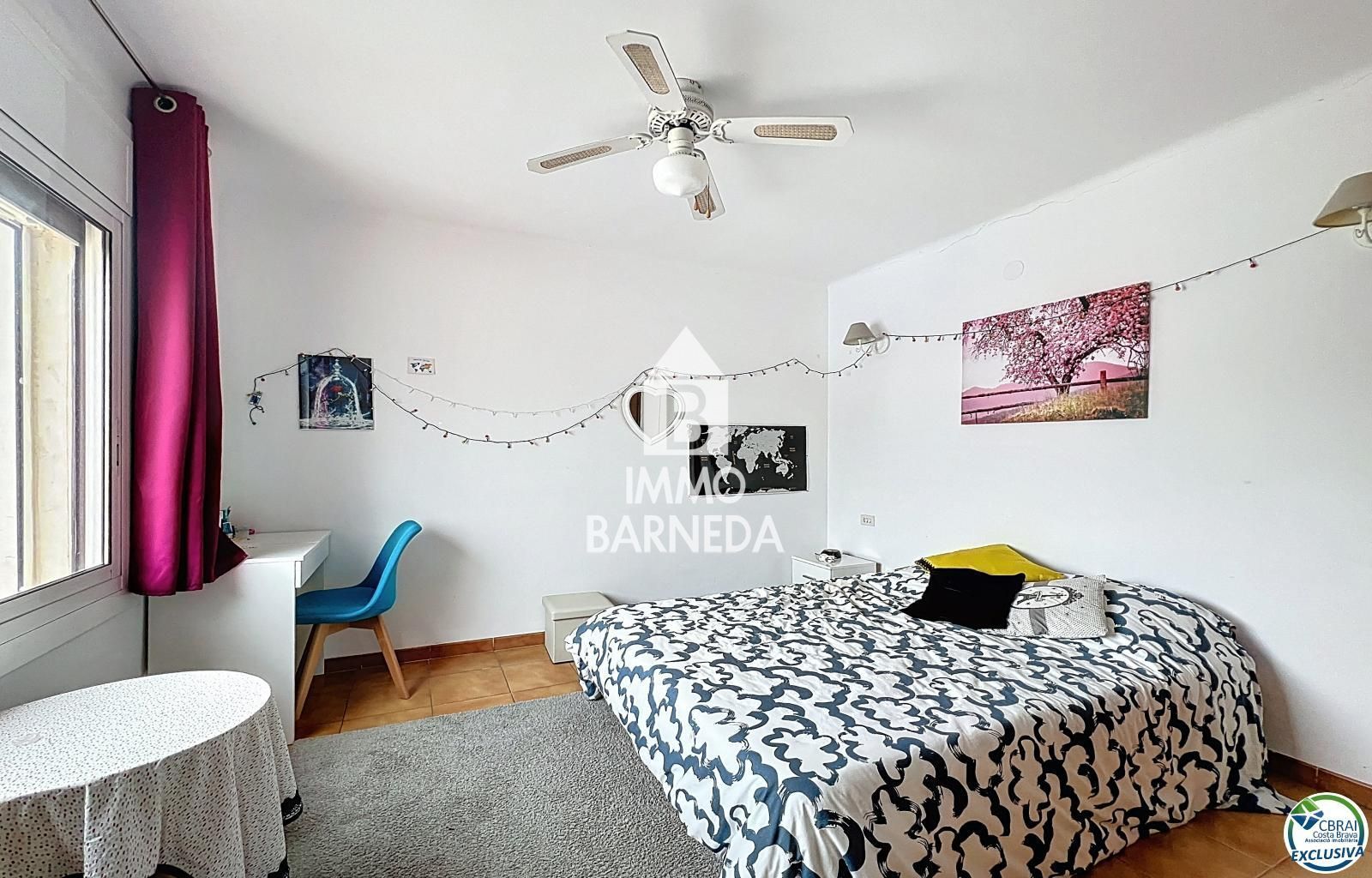 Detached Villa for sale in Empuriabrava, with 1,539 ft2, 4 rooms and 2 bathrooms and Garage.