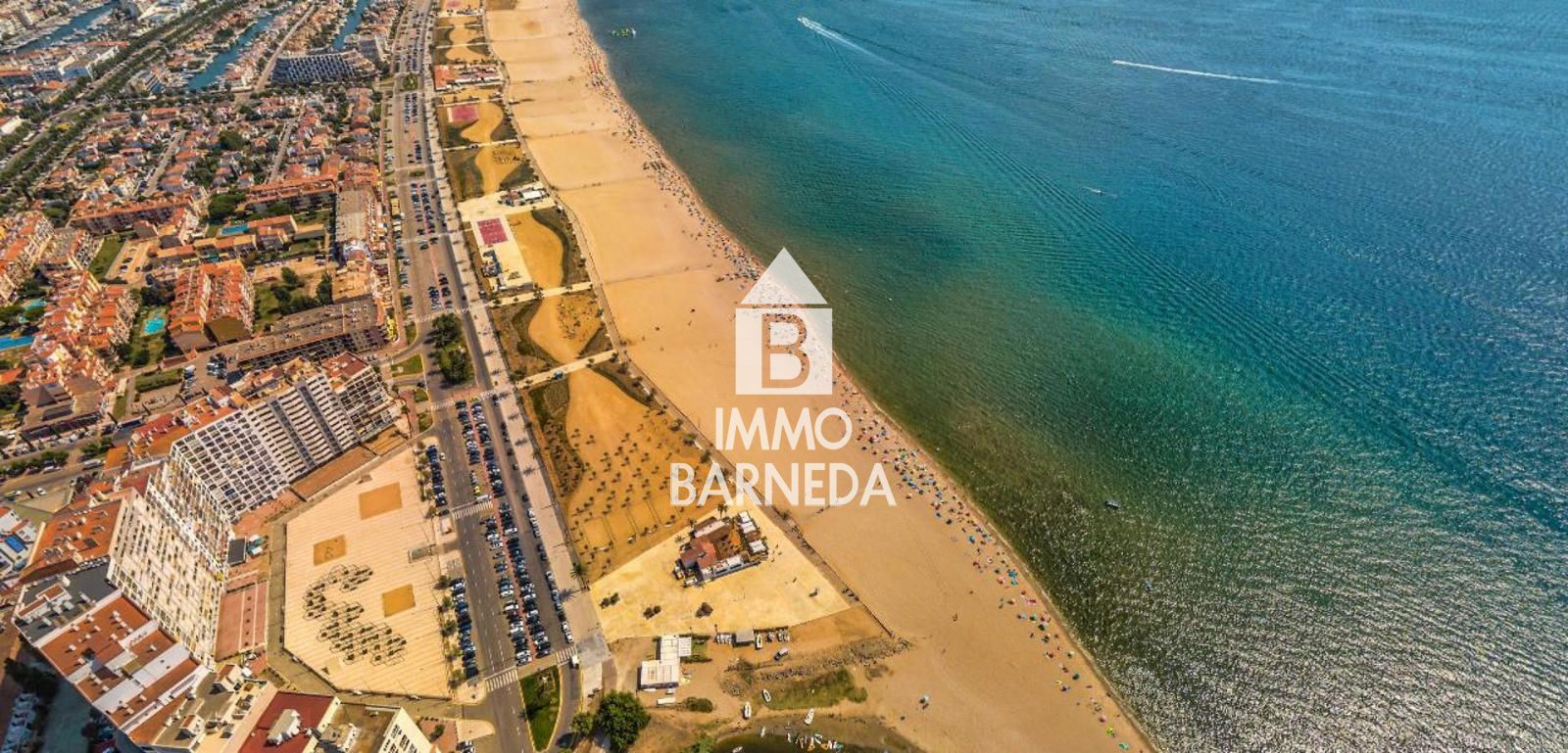 Detached Villa for sale in Empuriabrava, with 1,539 ft2, 4 rooms and 2 bathrooms and Garage.