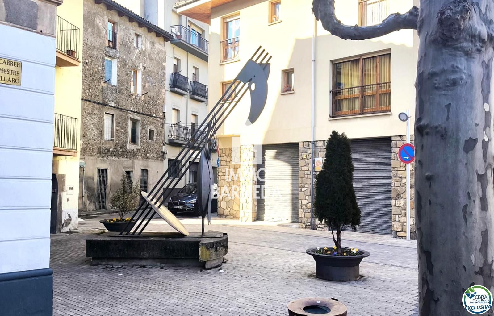 Spacious village house with garage, lift, 4 bedrooms