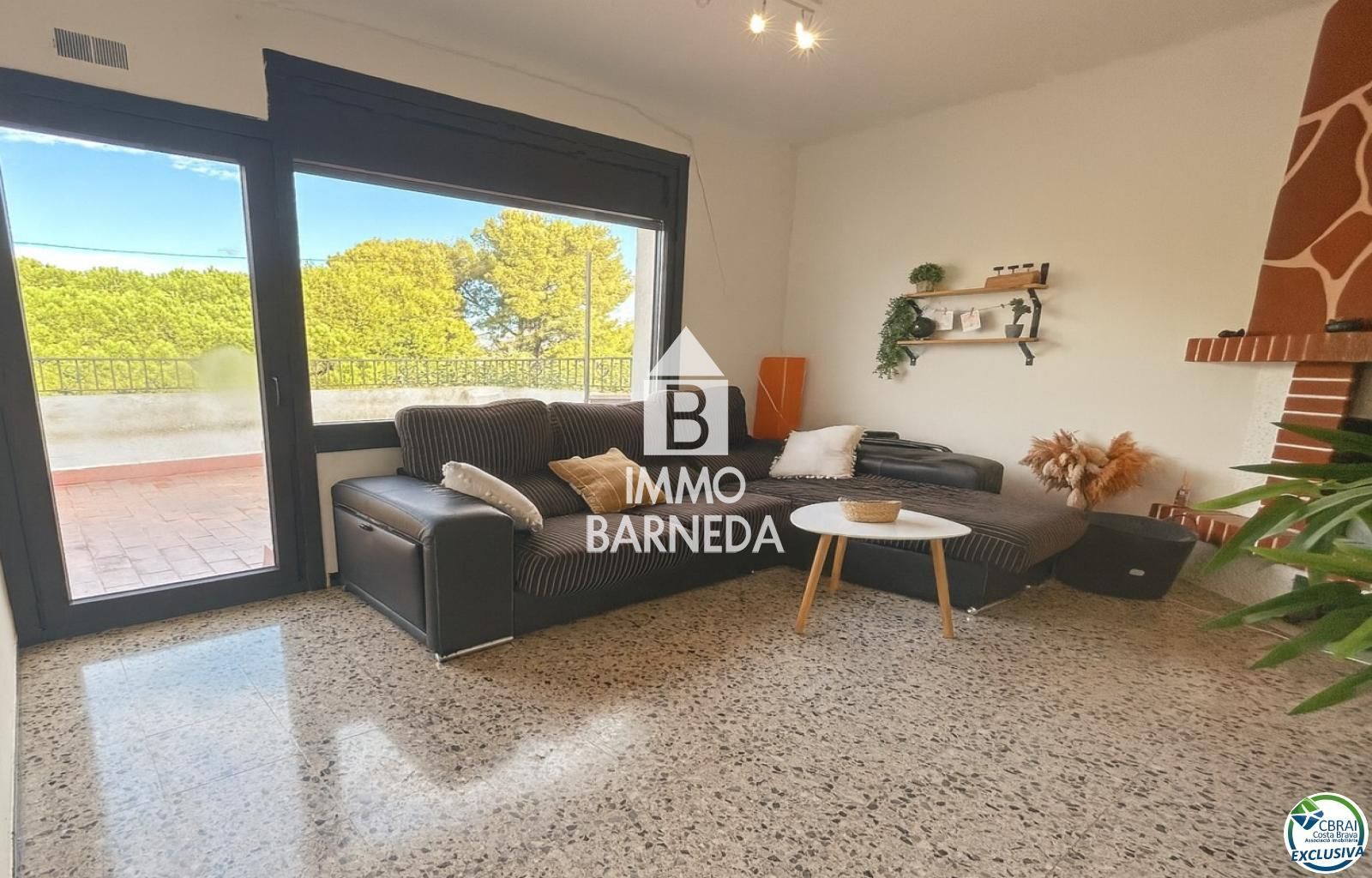 Charming House with Great Potential in Llançà. Tourist license