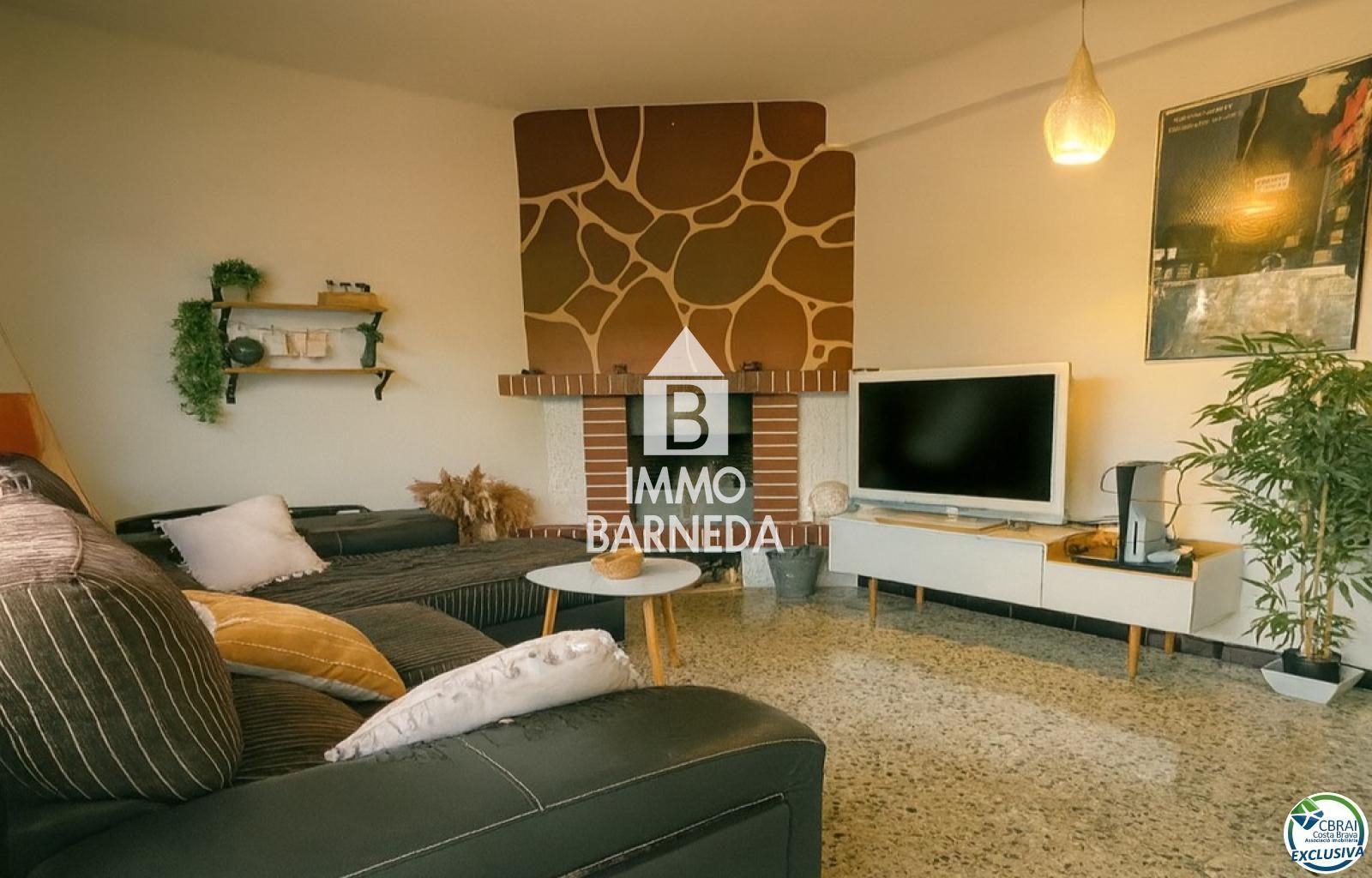 Charming House with Great Potential in Llançà. Tourist license