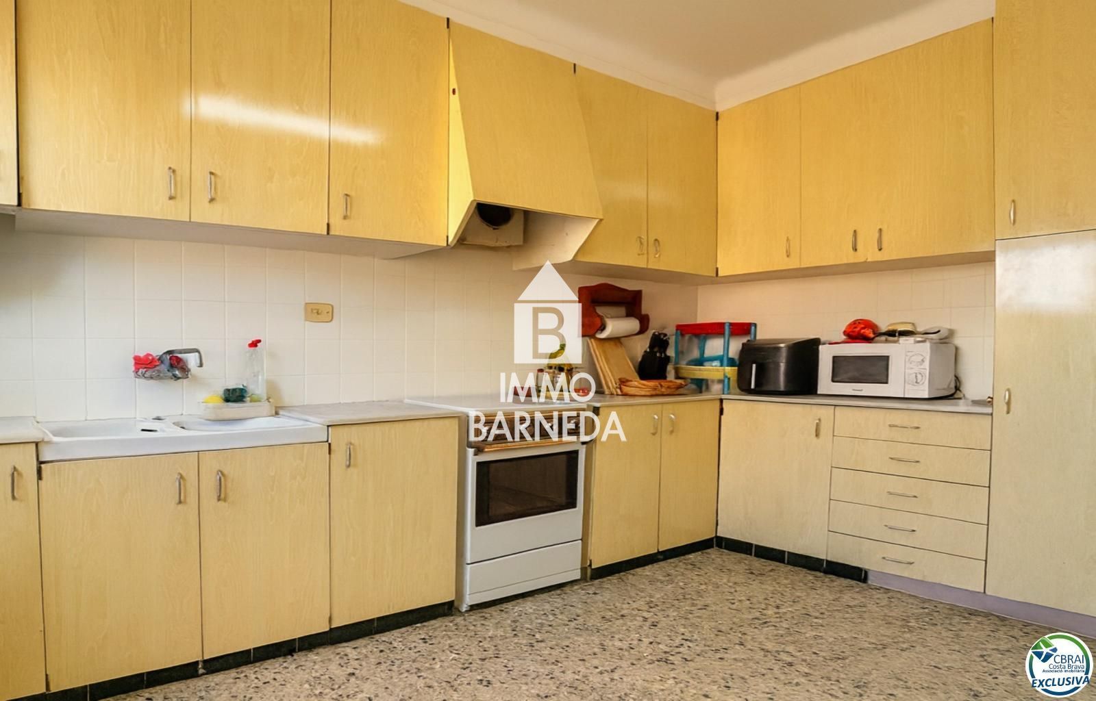 Charming House with Great Potential in Llançà. Tourist license