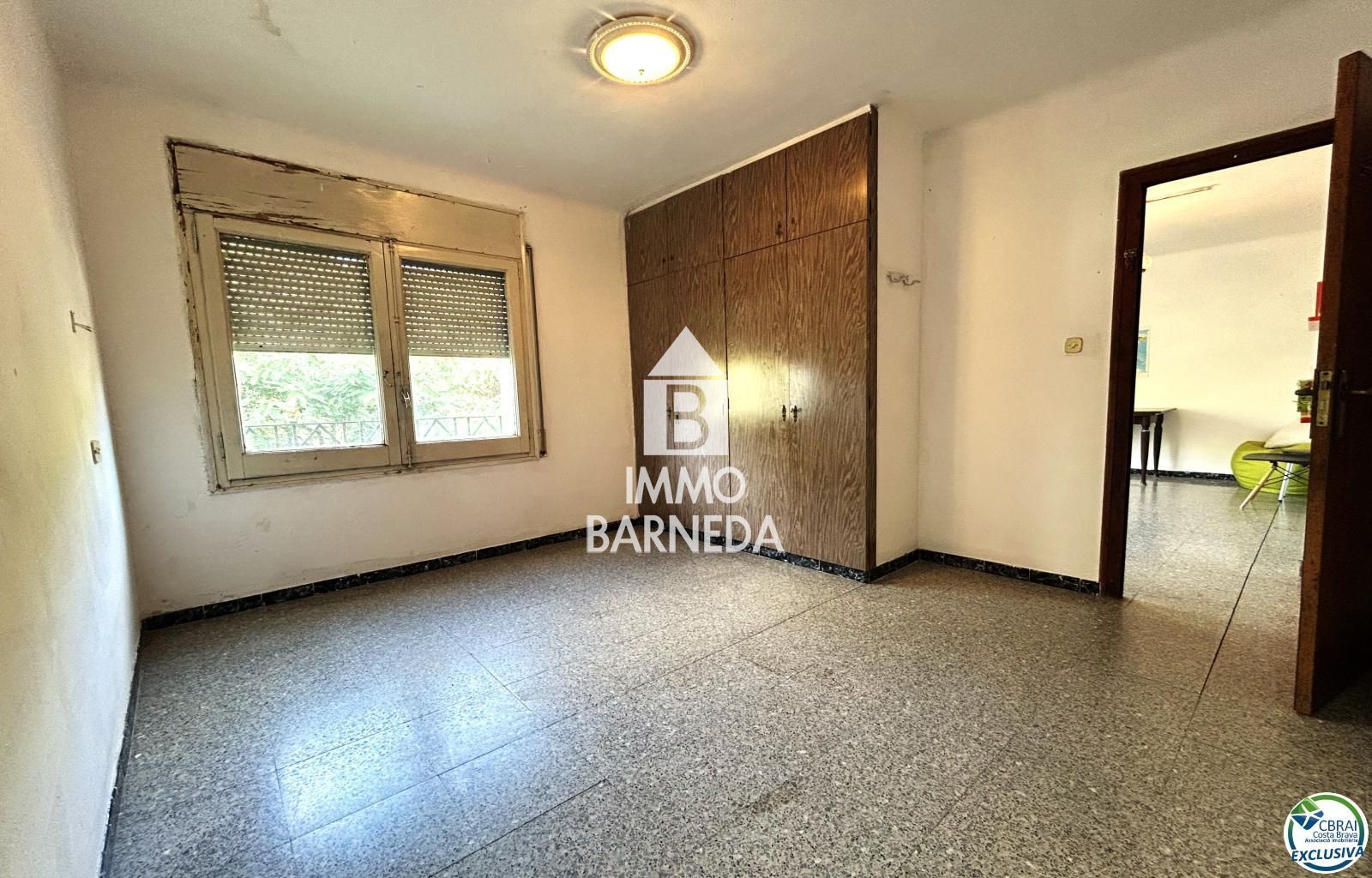 Charming House with Great Potential in Llançà. Tourist license