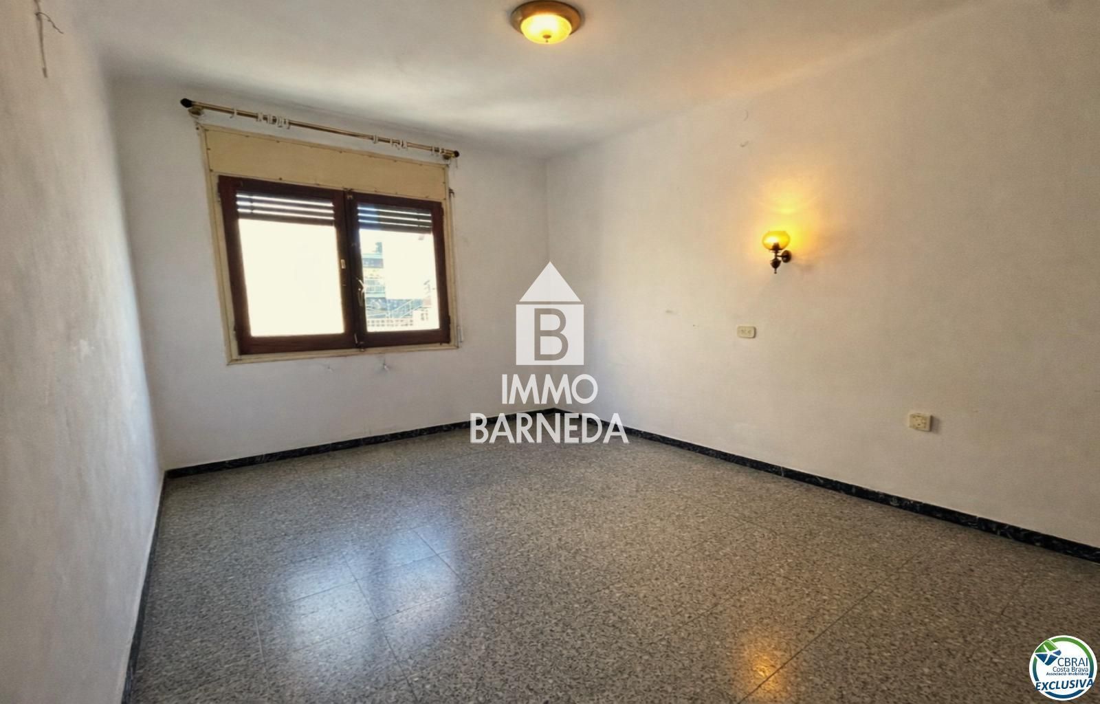 Charming House with Great Potential in Llançà. Tourist license