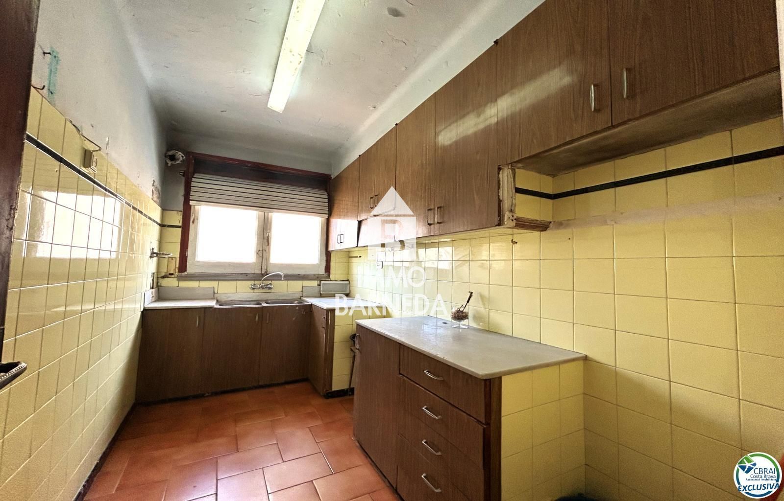 Charming House with Great Potential in Llançà. Tourist license