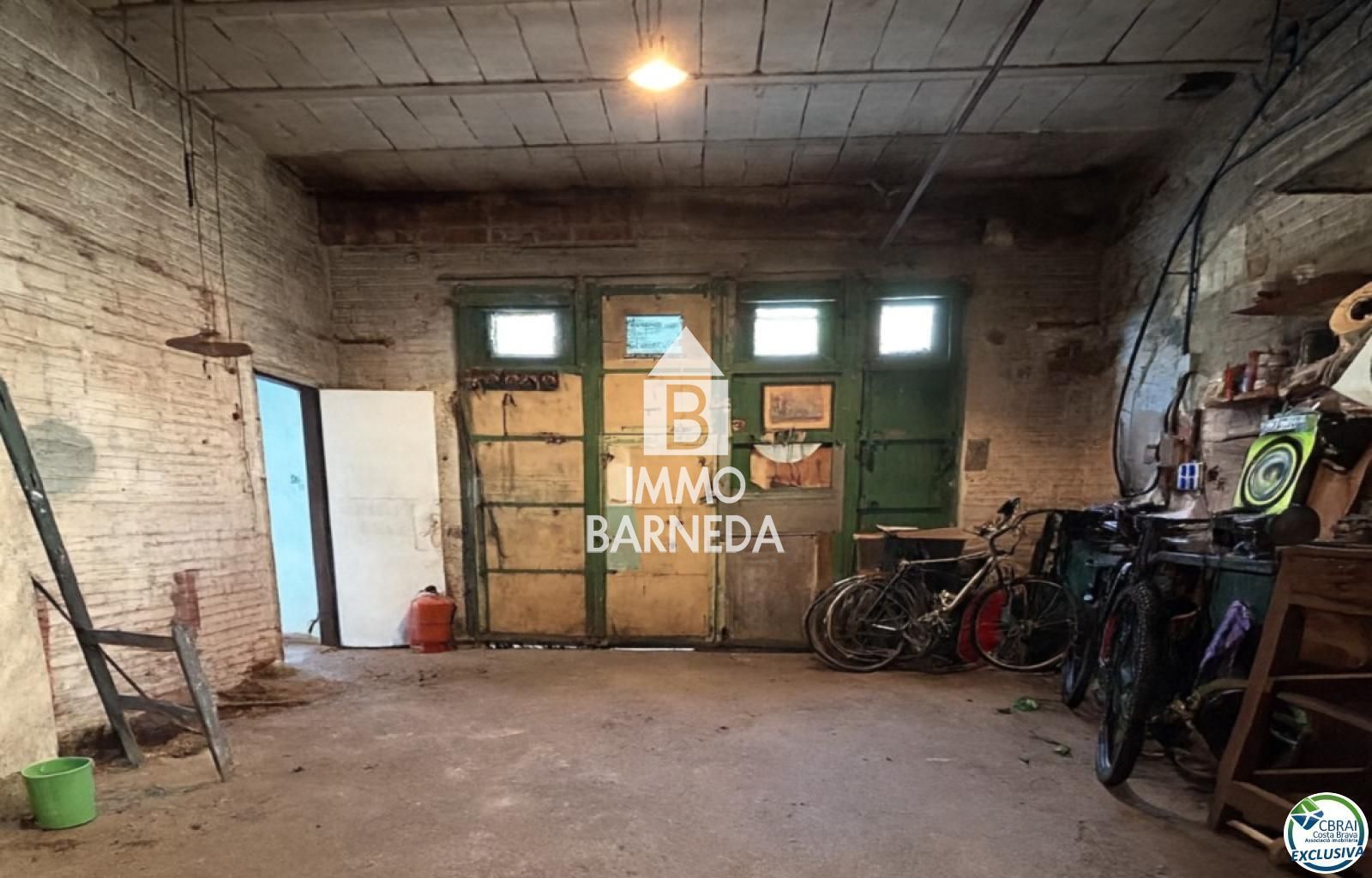 Charming House with Great Potential in Llançà. Tourist license