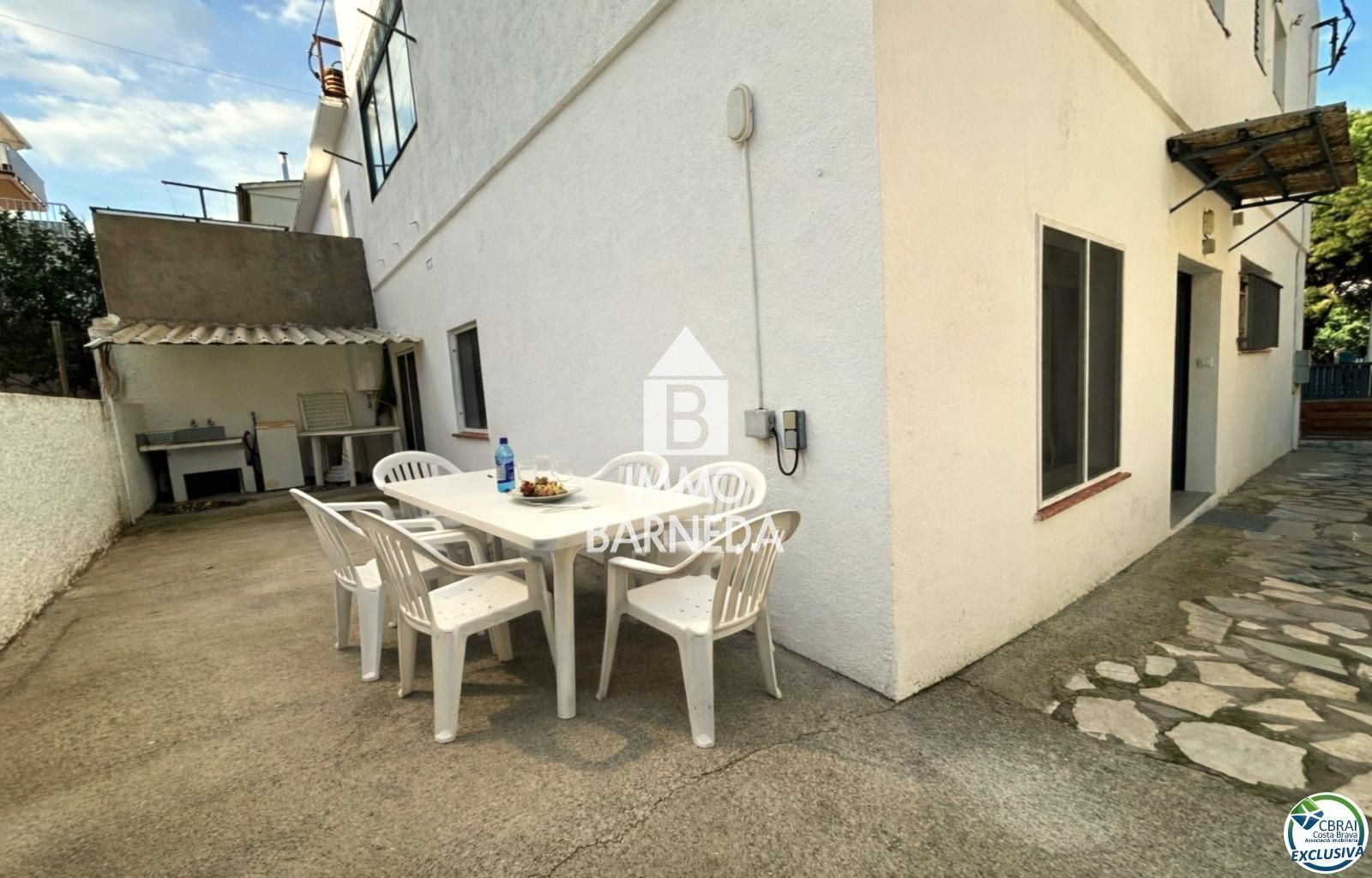 Charming House with Great Potential in Llançà. Tourist license