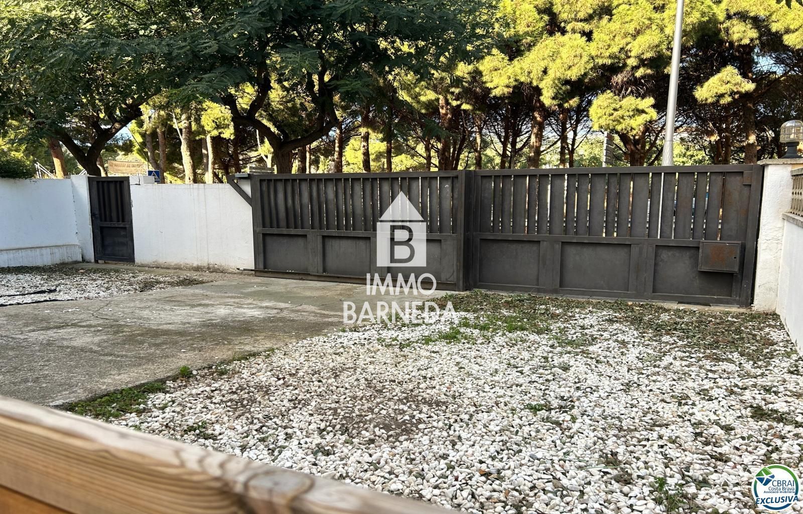 Charming House with Great Potential in Llançà. Tourist license