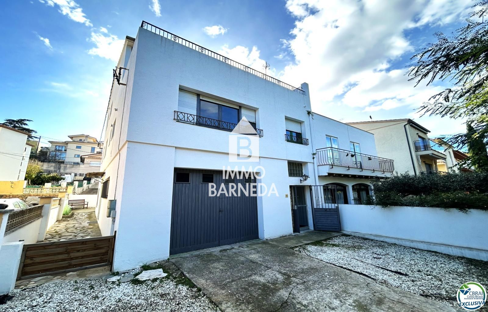 Charming House with Great Potential in Llançà. Tourist license